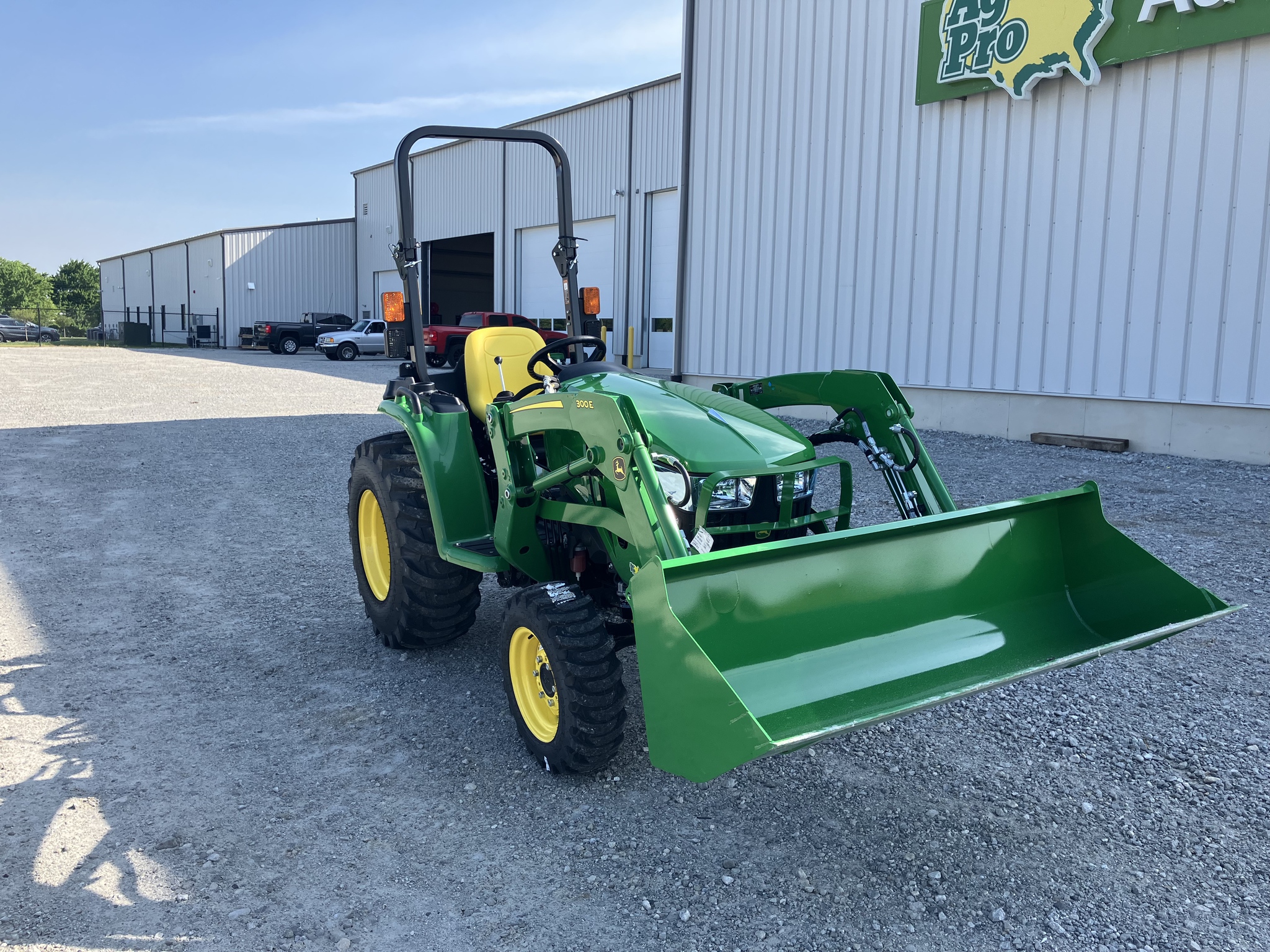 2025 John Deere 3032E Image 2