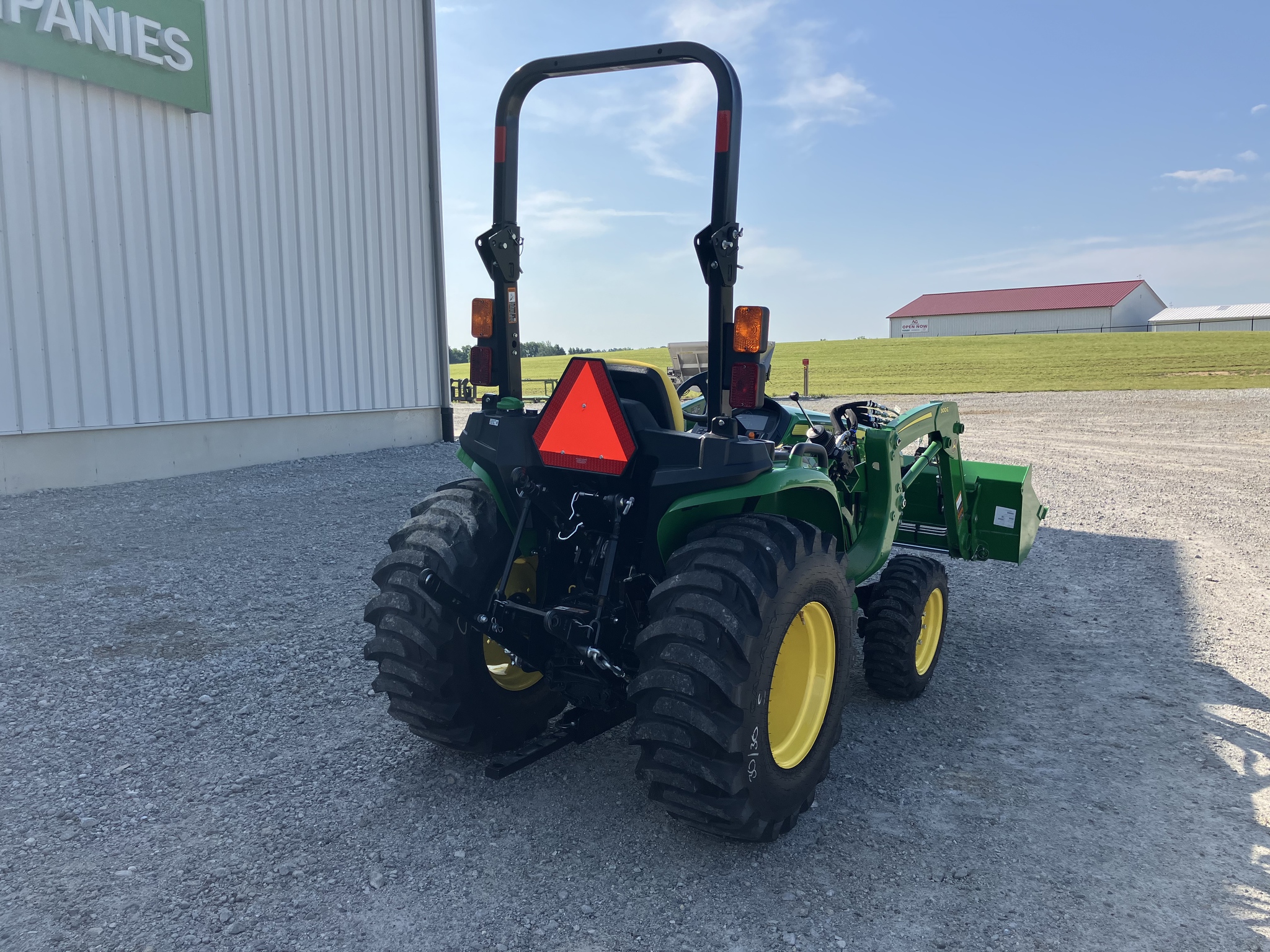 2025 John Deere 3032E Image 6