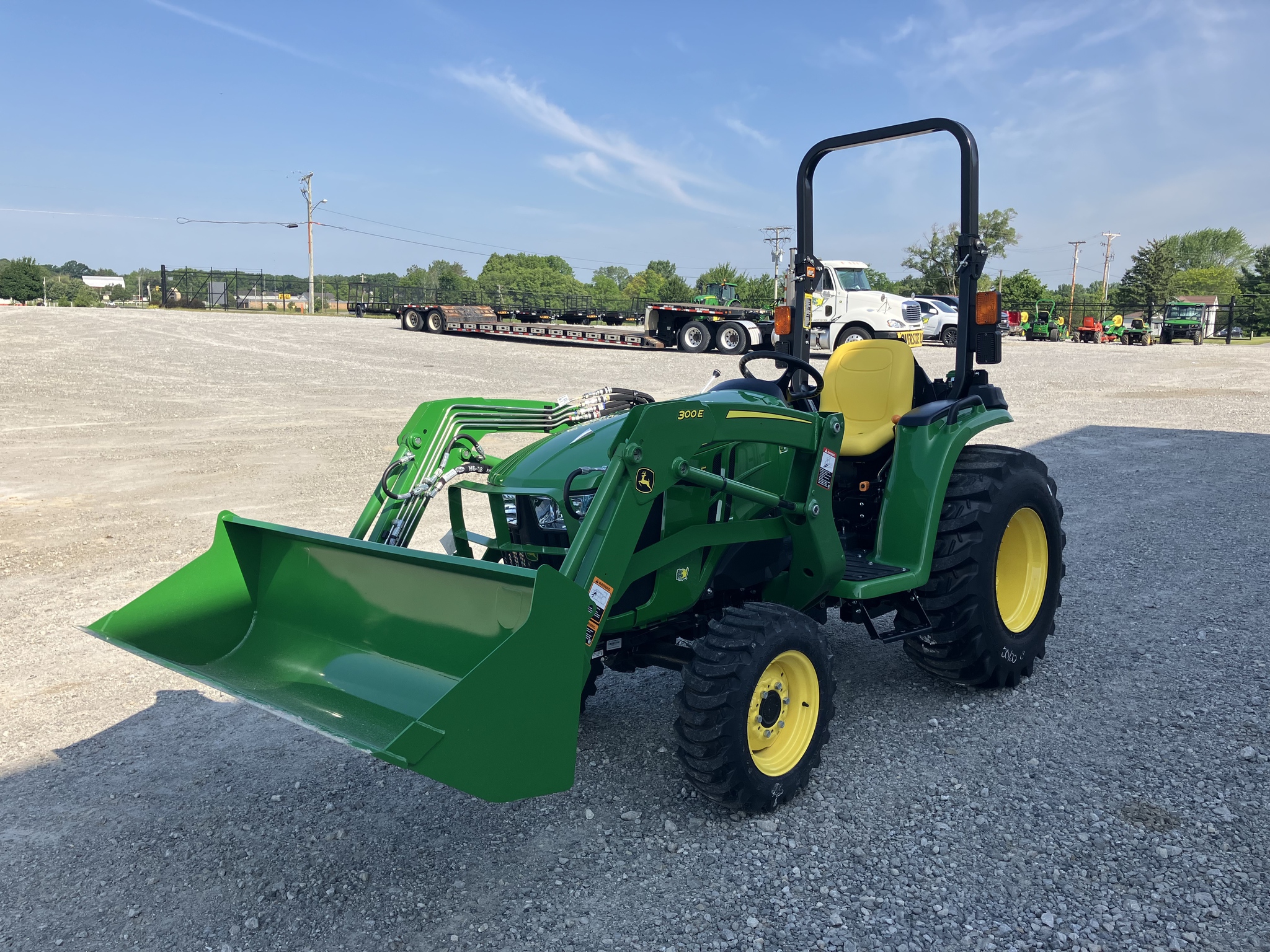 2025 John Deere 3032E Image 3