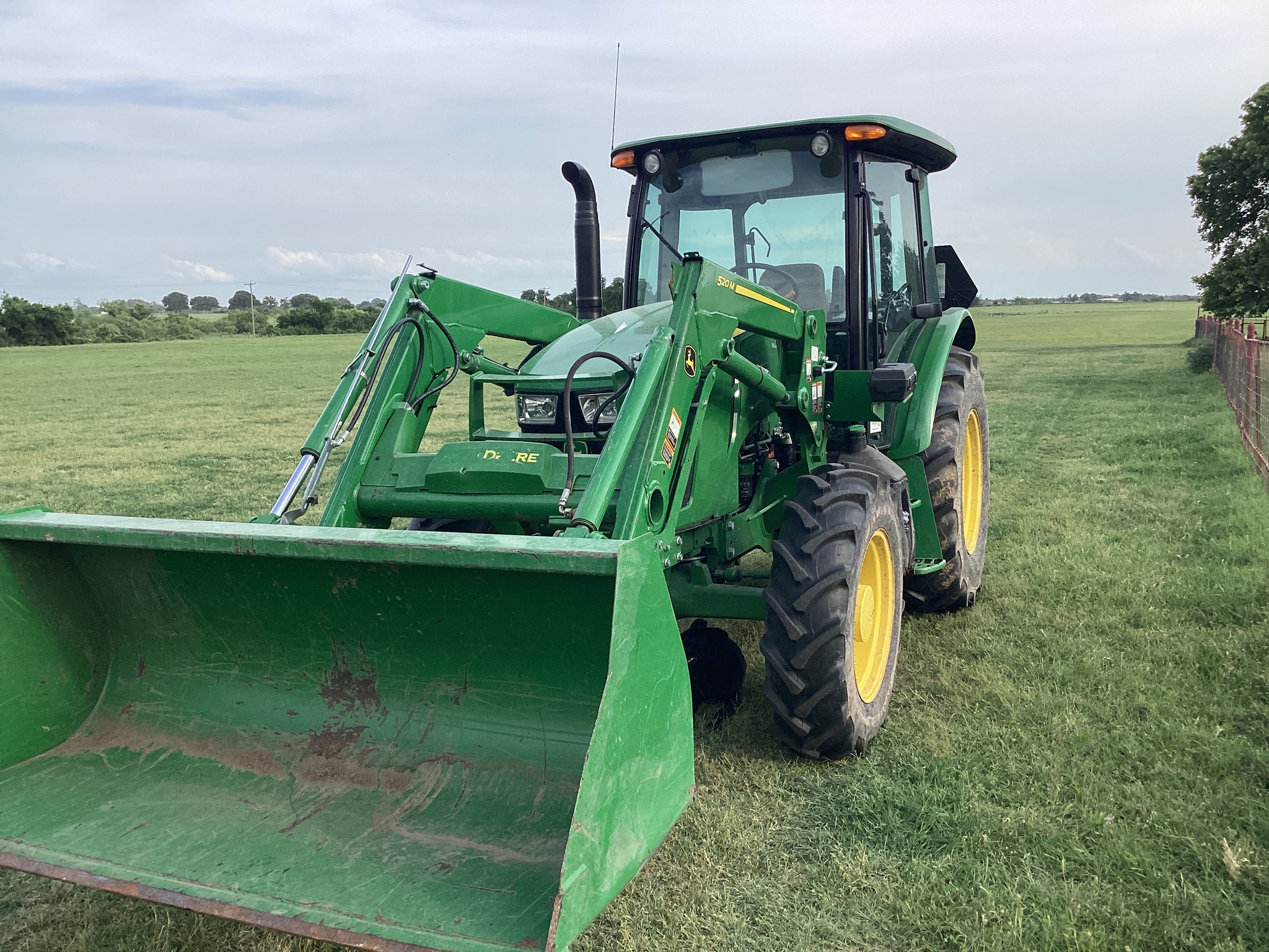 2023 John Deere 5100E Image 4