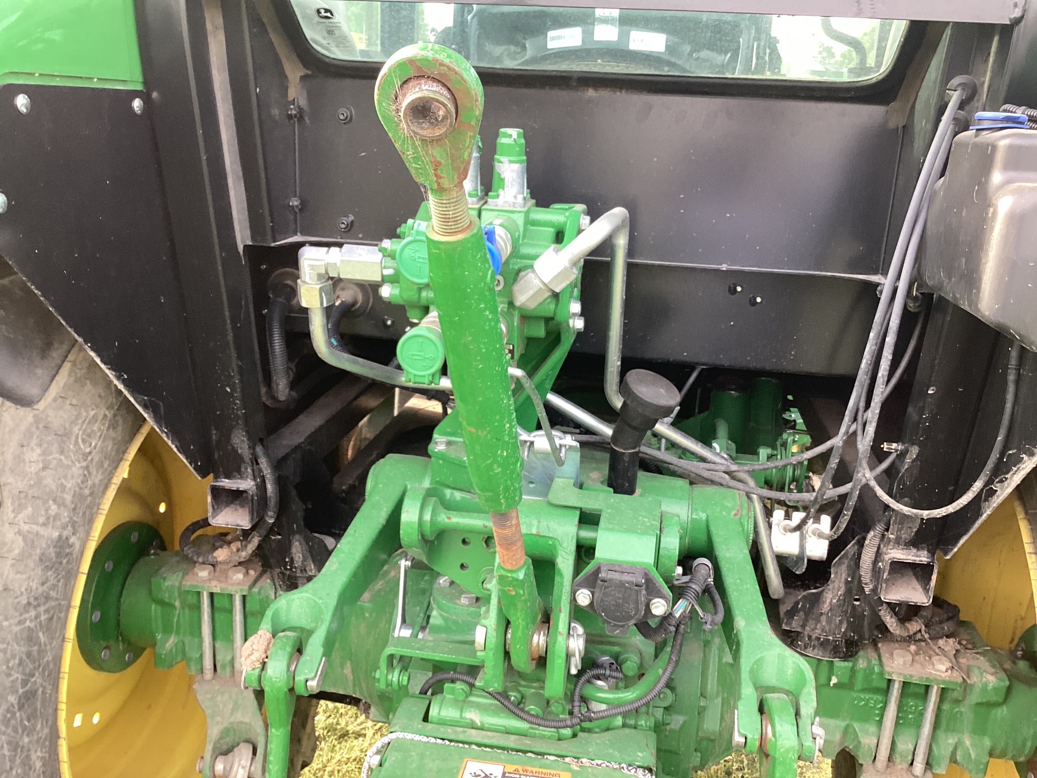 2023 John Deere 5100E Image 23
