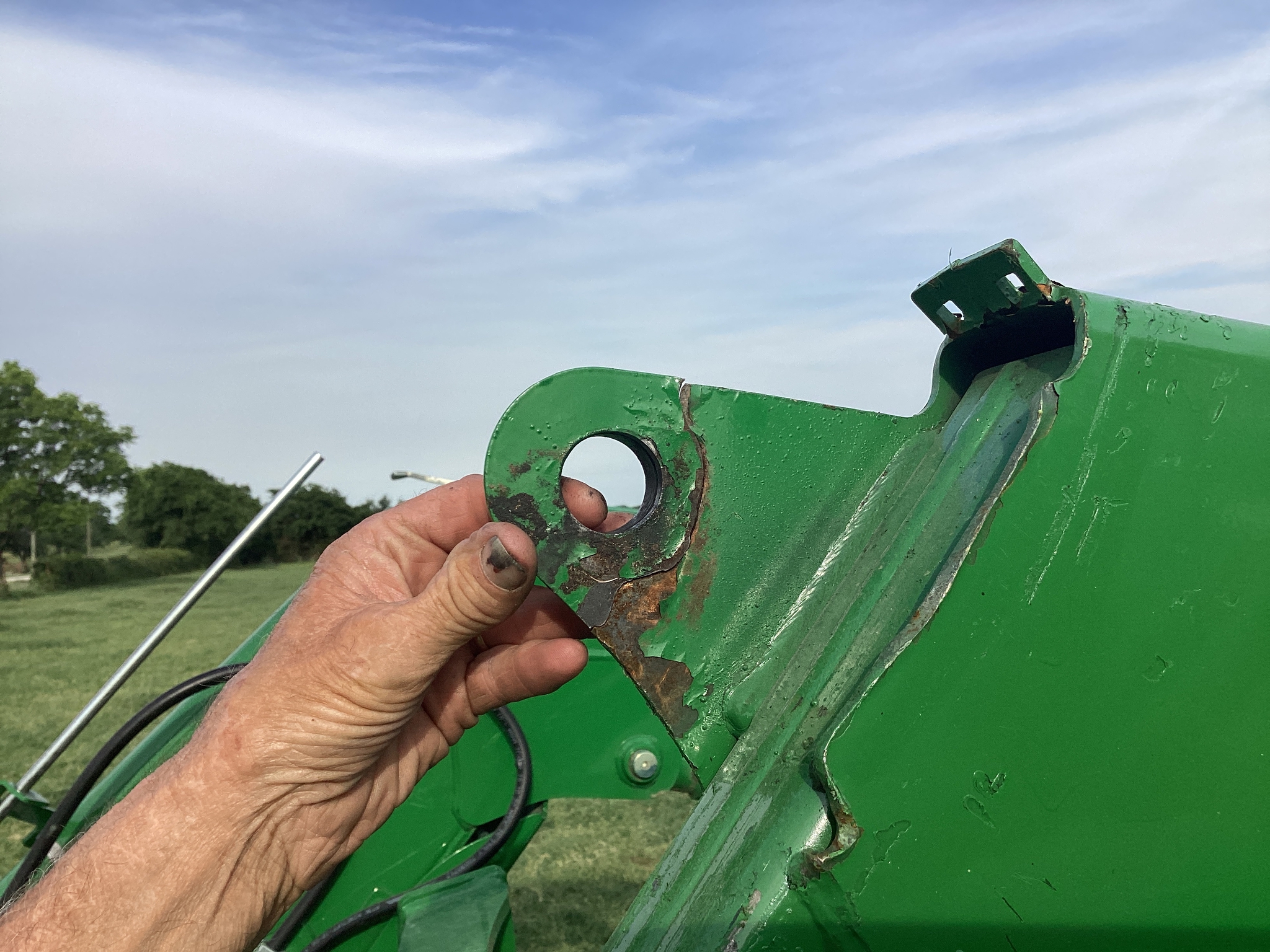 2023 John Deere 5100E Image 32