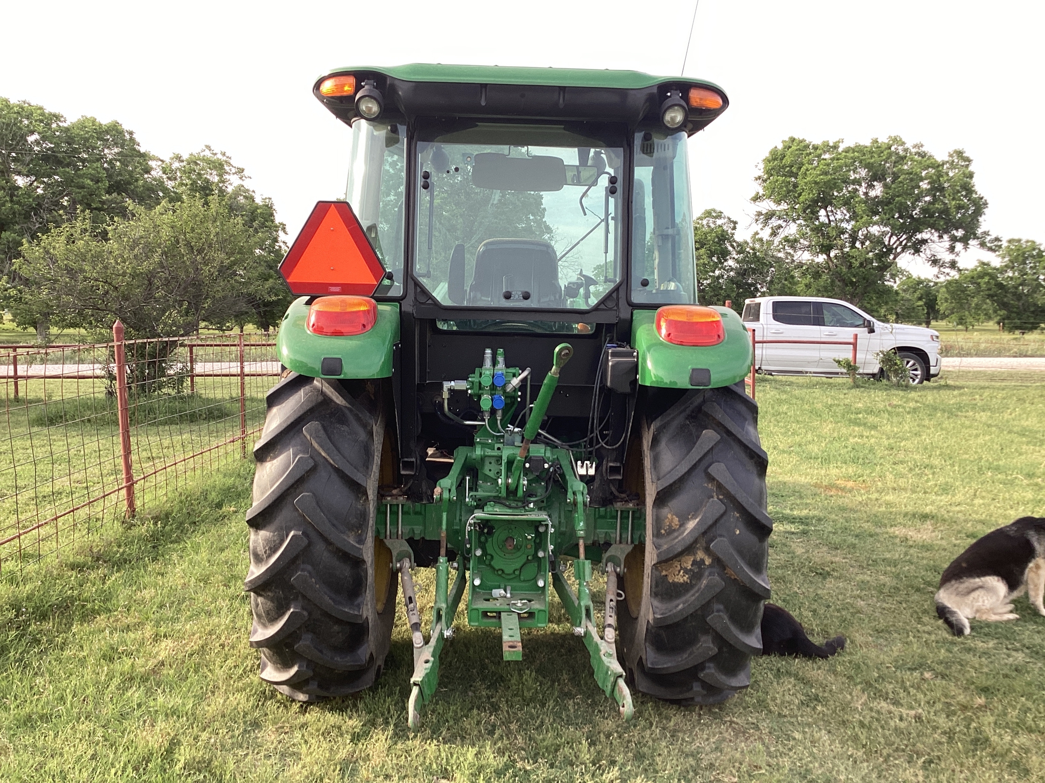 2023 John Deere 5100E Image 11