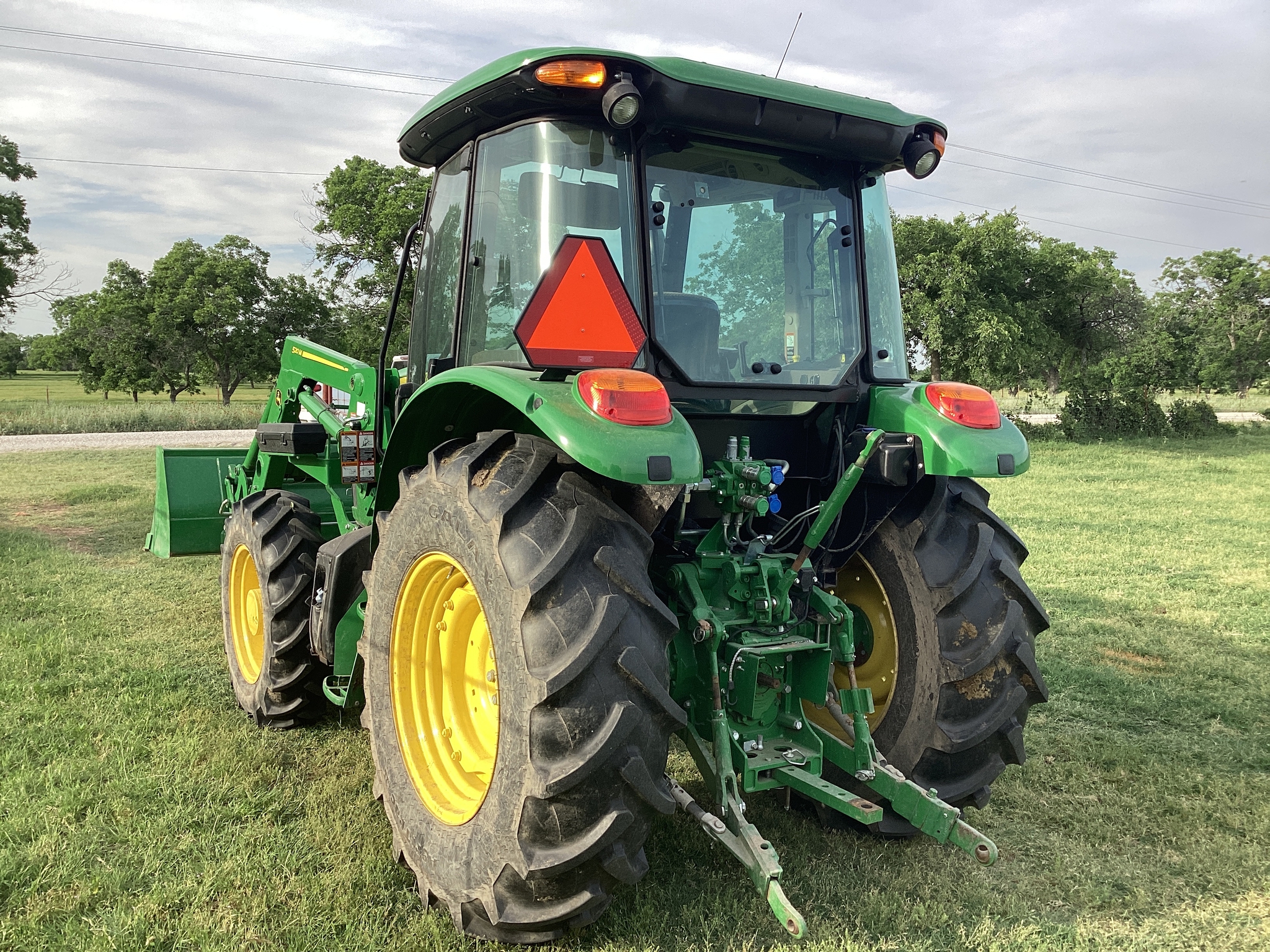 2023 John Deere 5100E Image 12