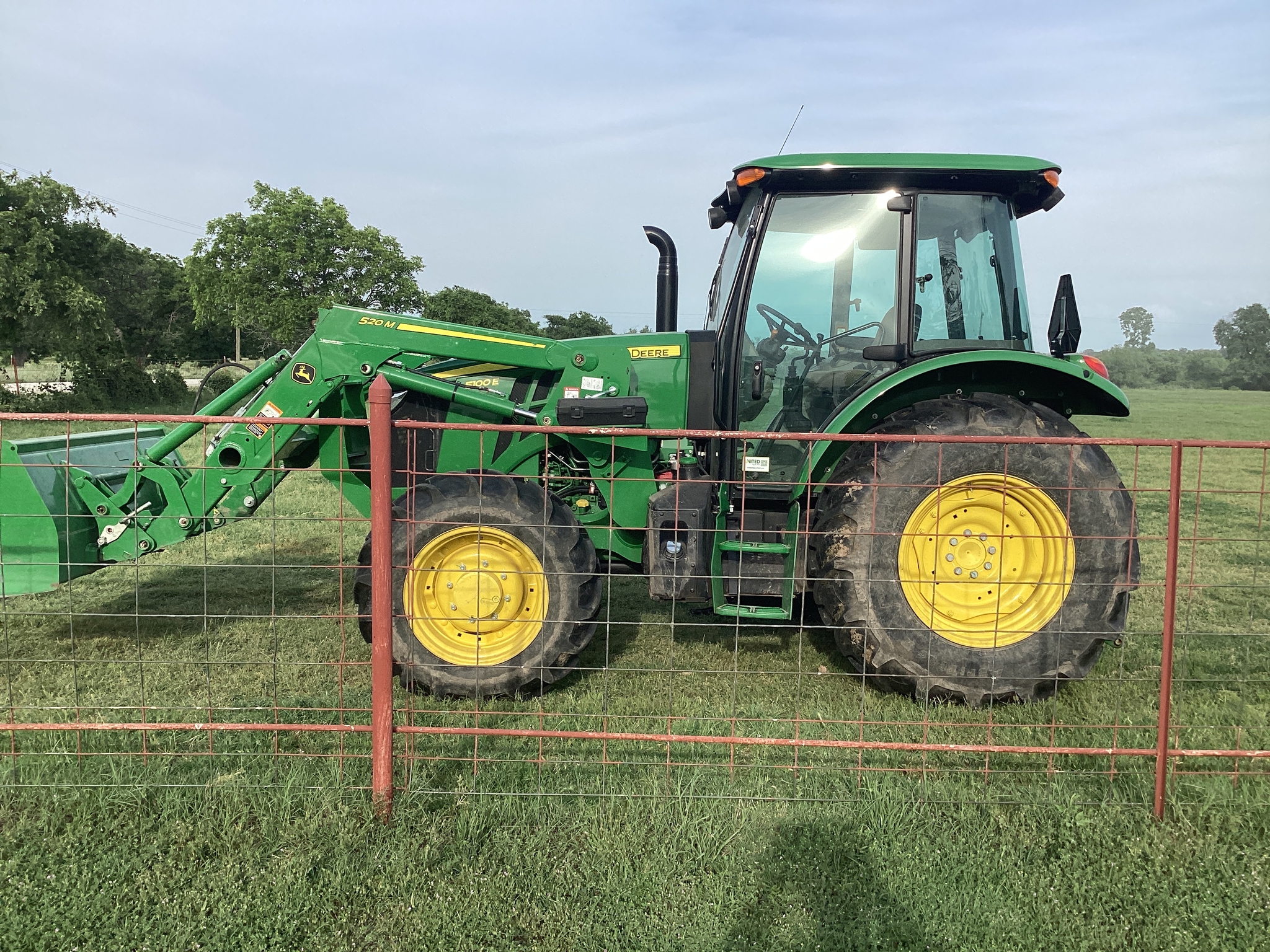 2023 John Deere 5100E Image 1