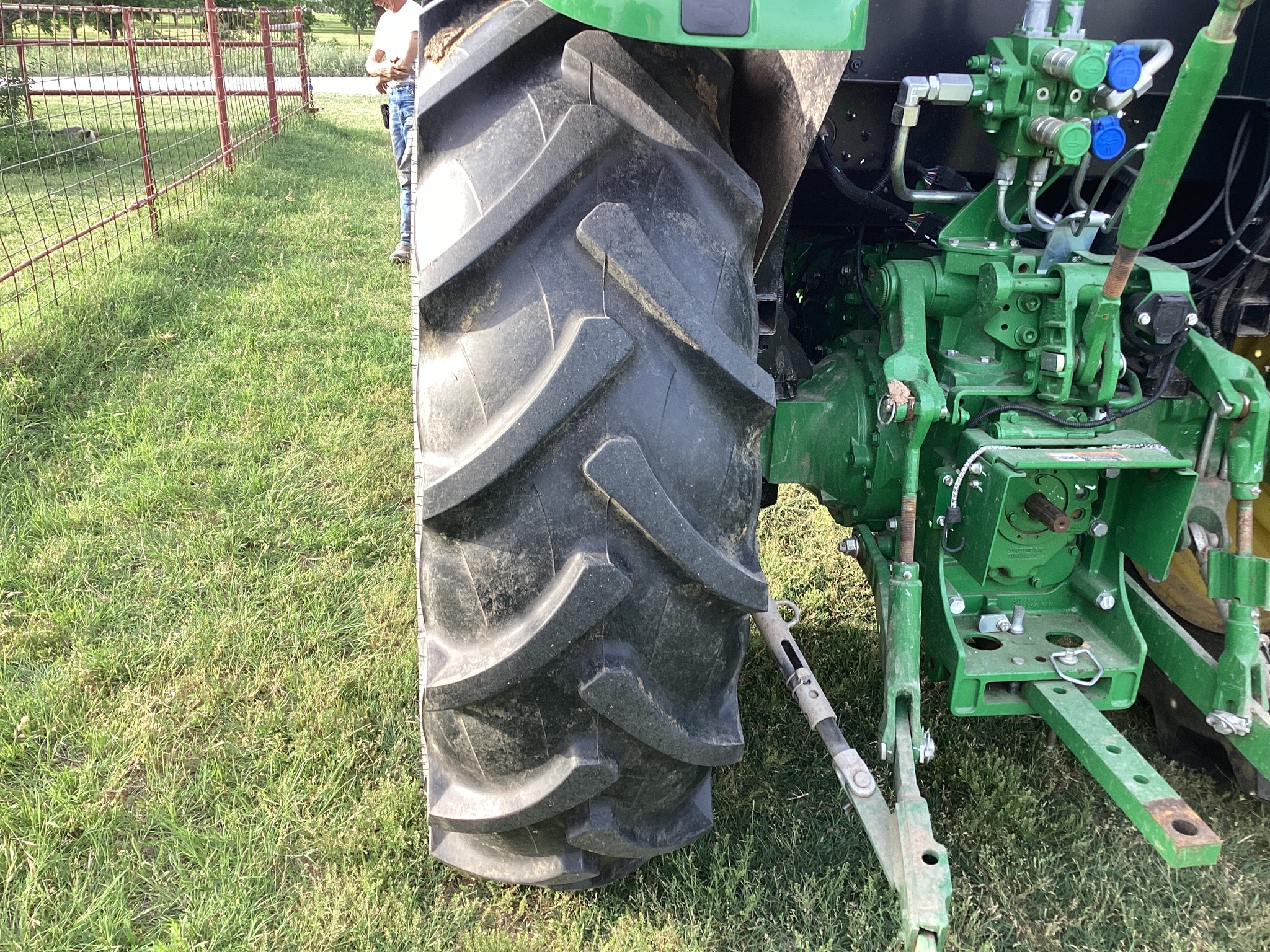 2023 John Deere 5100E Image 40