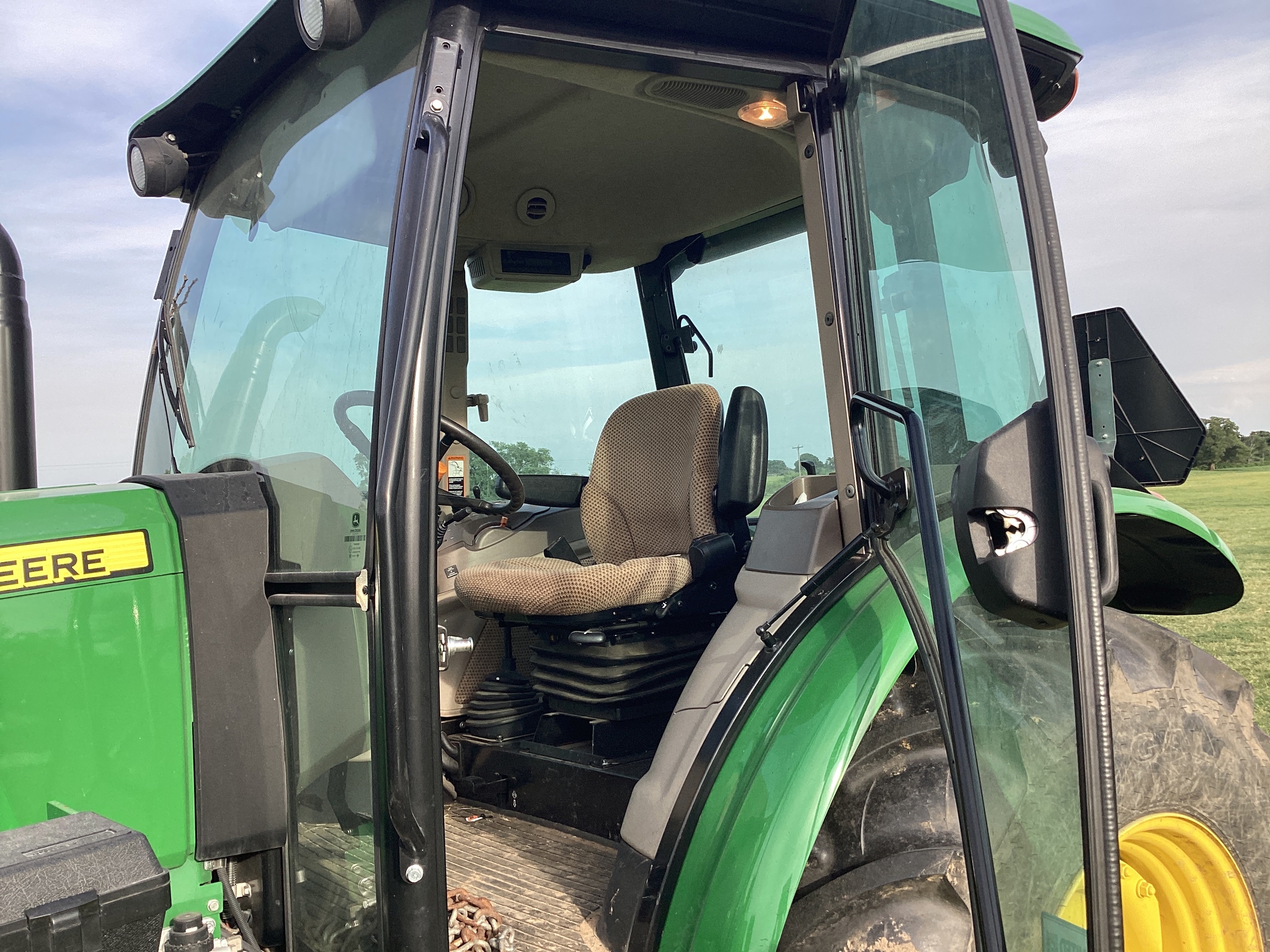 2023 John Deere 5100E Image 15