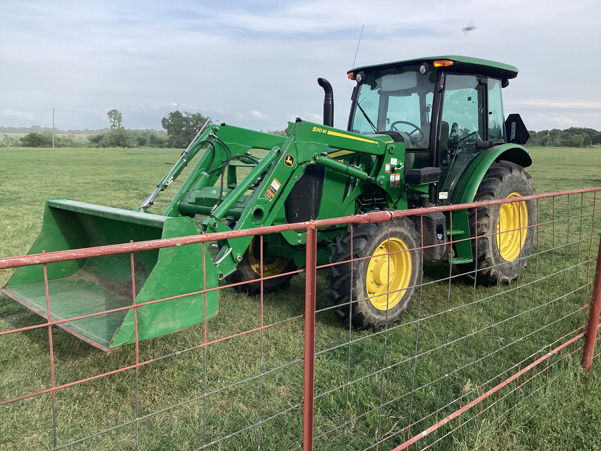 2023 John Deere 5100E Image 3