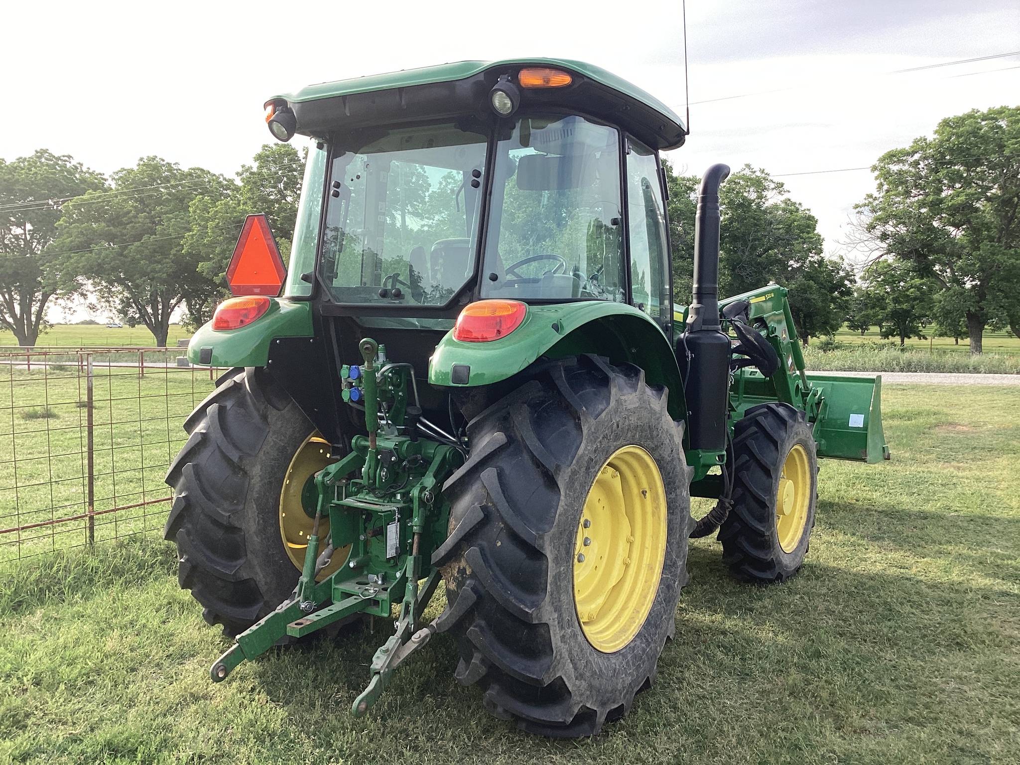 2023 John Deere 5100E Image 10