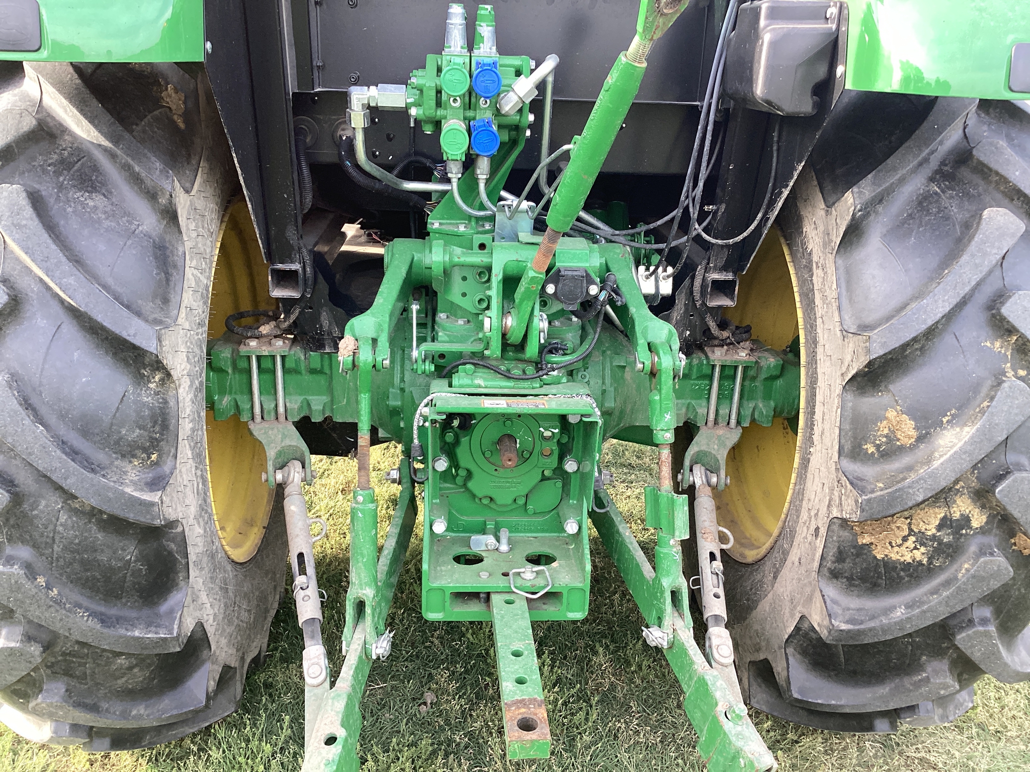 2023 John Deere 5100E Image 21