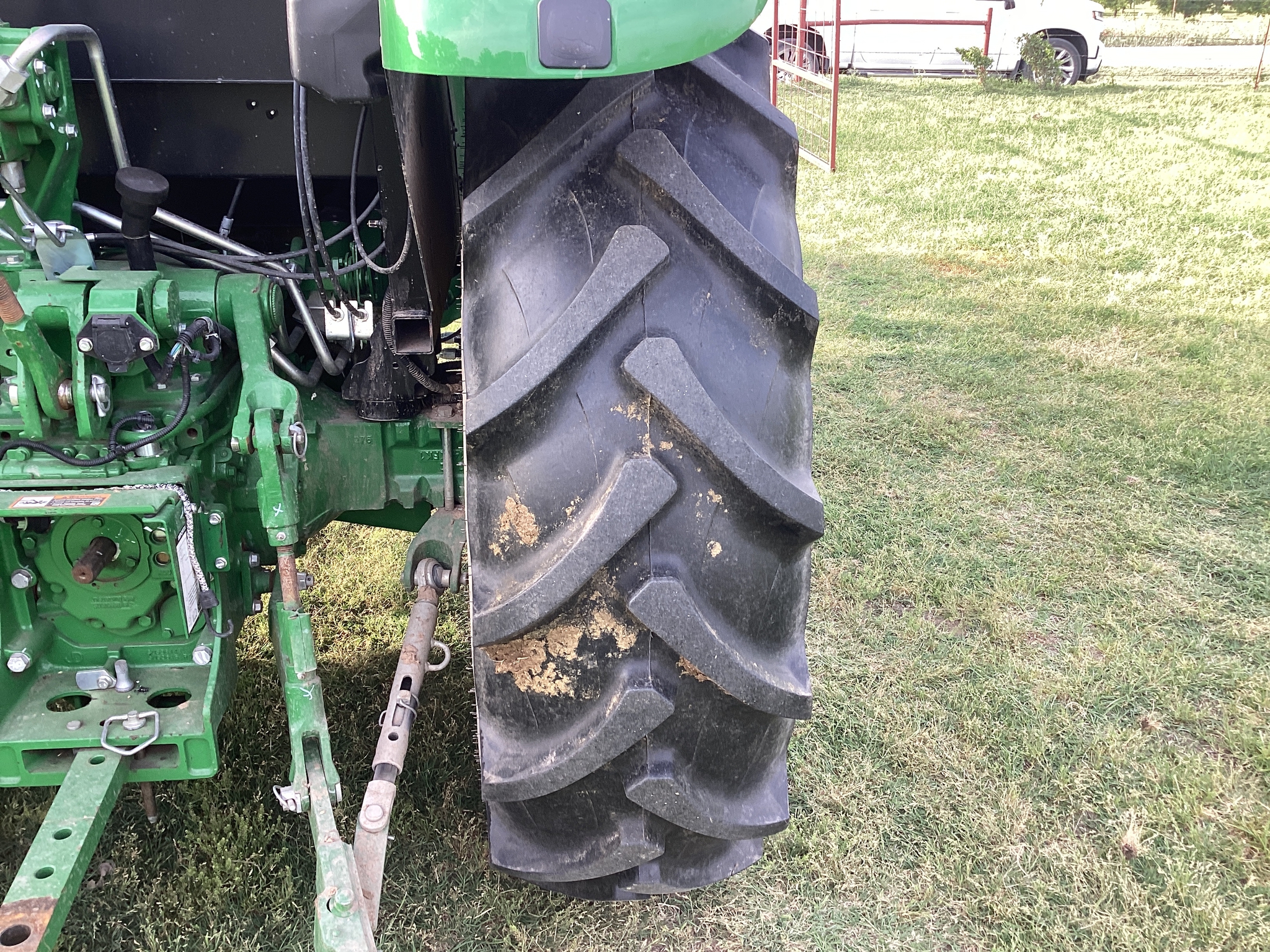 2023 John Deere 5100E Image 42