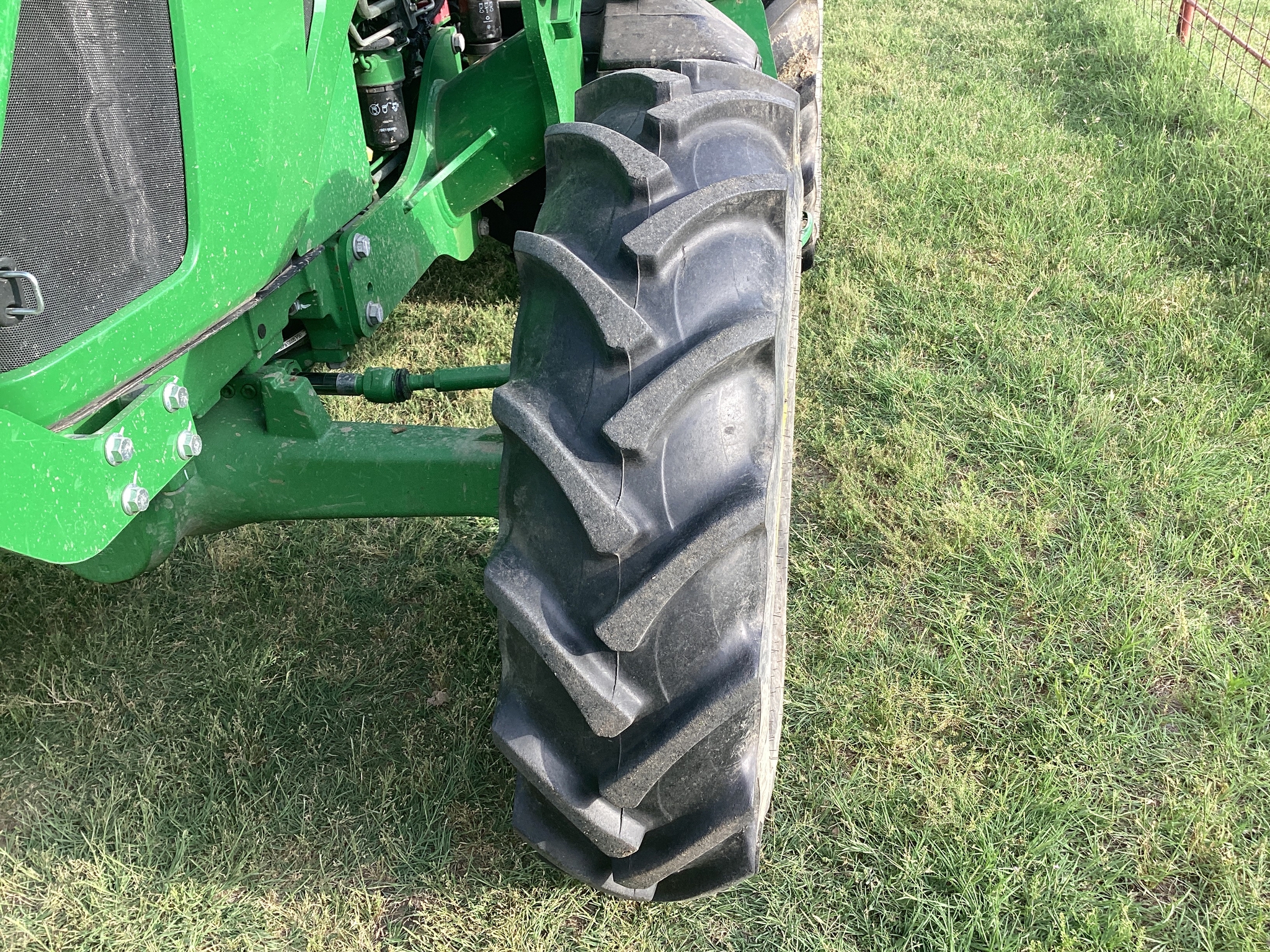 2023 John Deere 5100E Image 39
