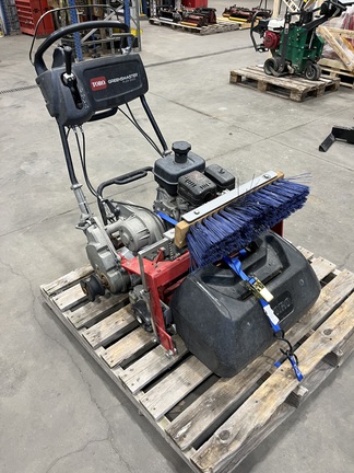 Used 2013 Toro FLEX 2100 Walking Greens Mowers at Horizon Ag & Turf in Edmonton West, AB - Photo2