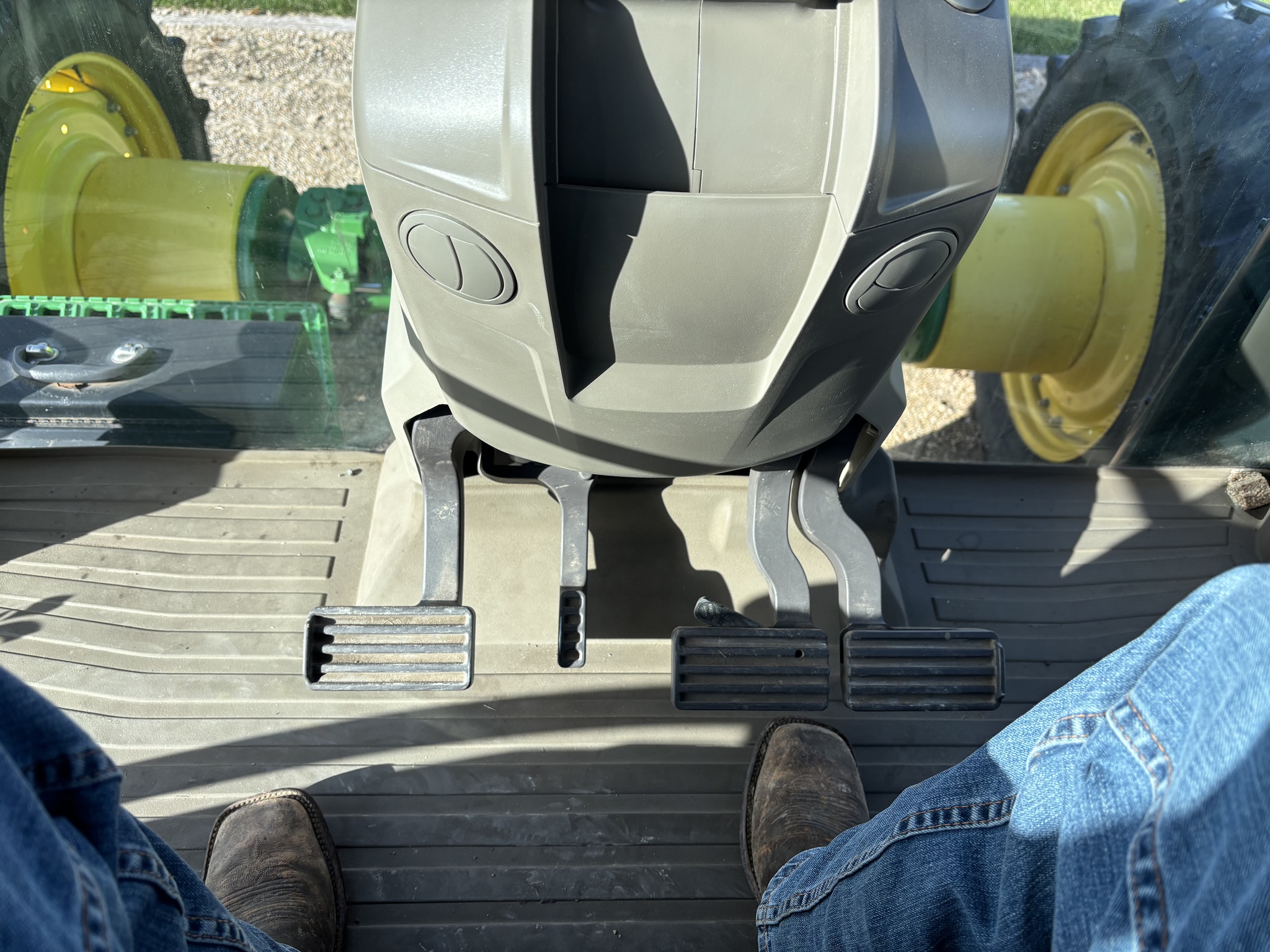  2021 John Deere 8R 230 at Heritage Tractor in Mendota, IL
