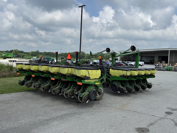 2001 John-Deere 1780