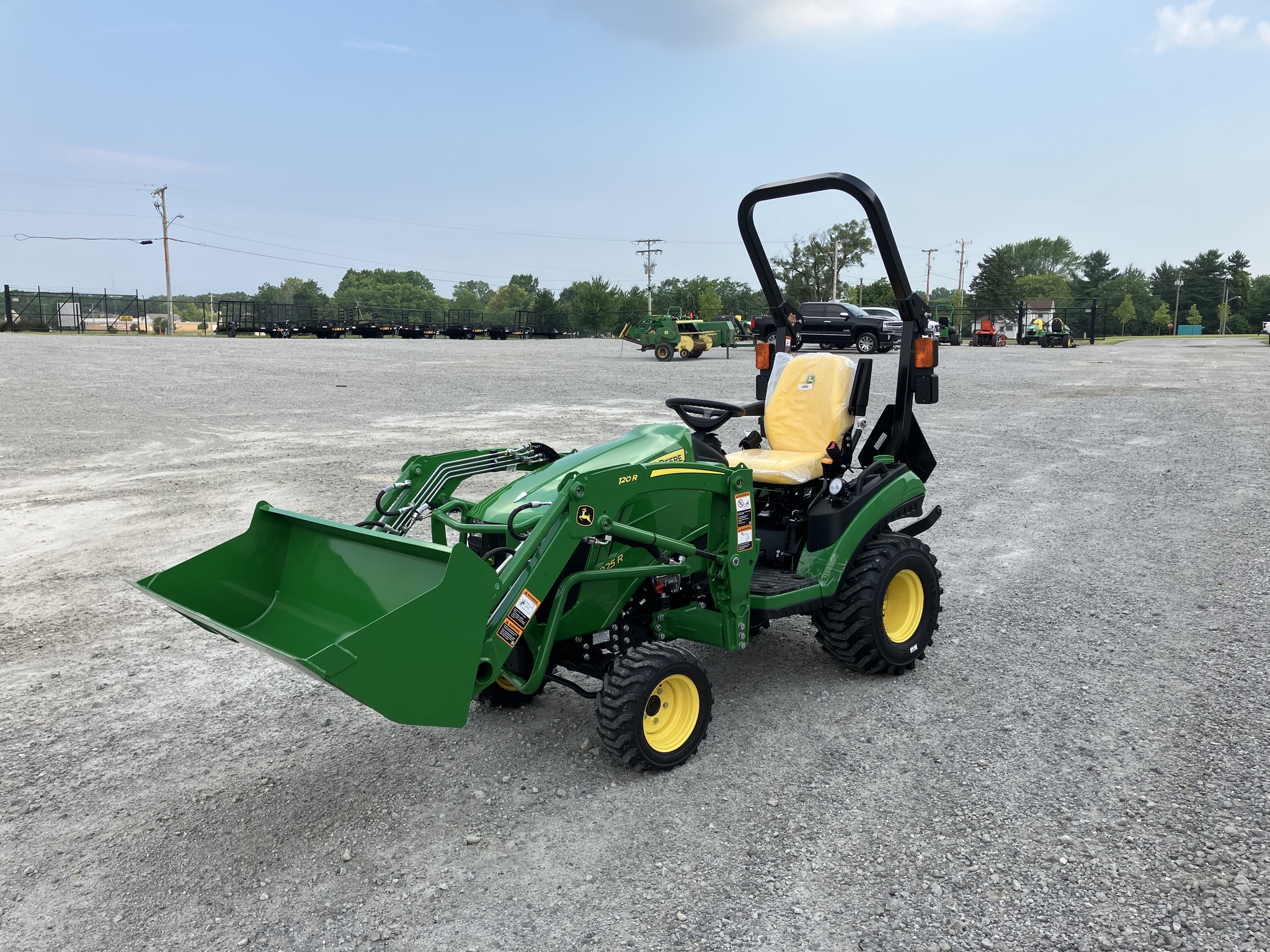 2025 John Deere 1025R Image 4