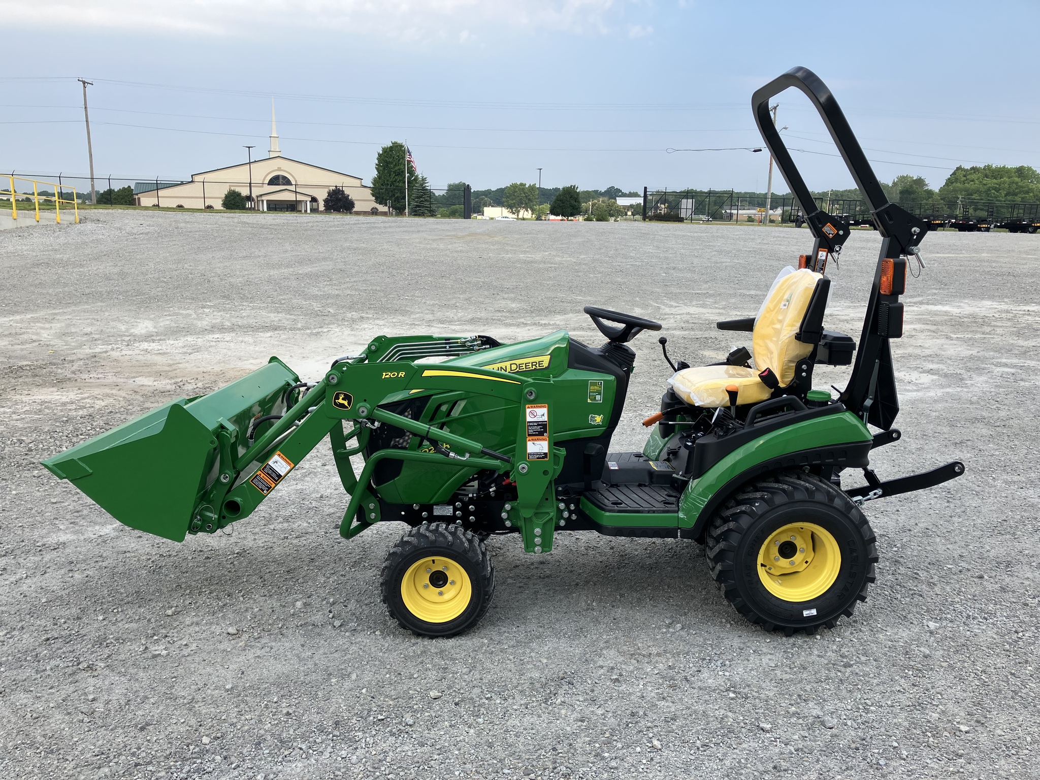 2025 John Deere 1025R Image 8