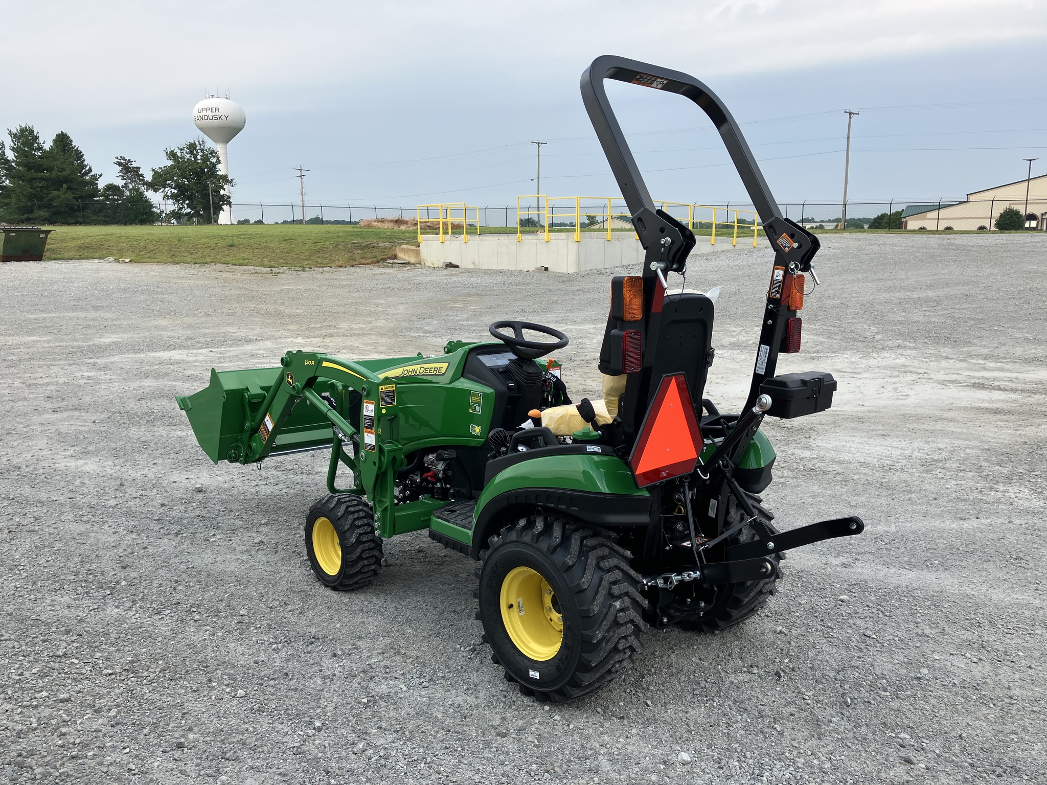 2025 John Deere 1025R Image 6