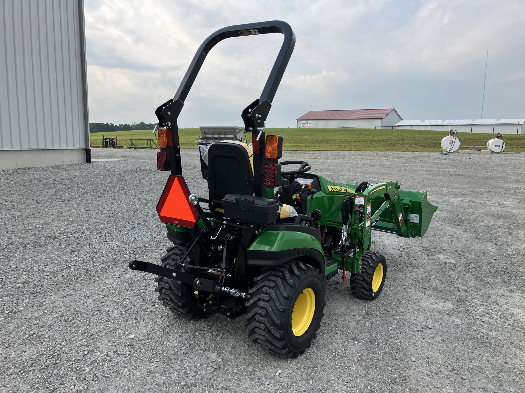 2025 John Deere 1025R Image 9