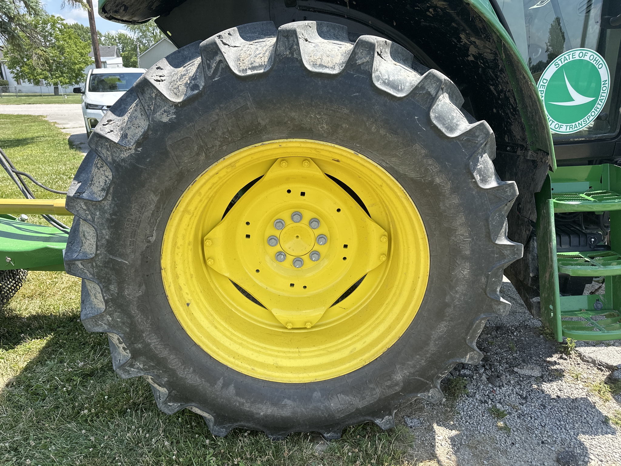 2023 John Deere 6120M Image 9