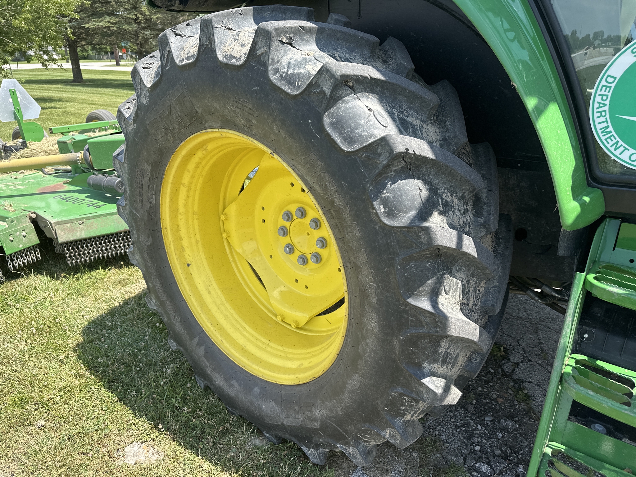 2023 John Deere 6120M Image 10