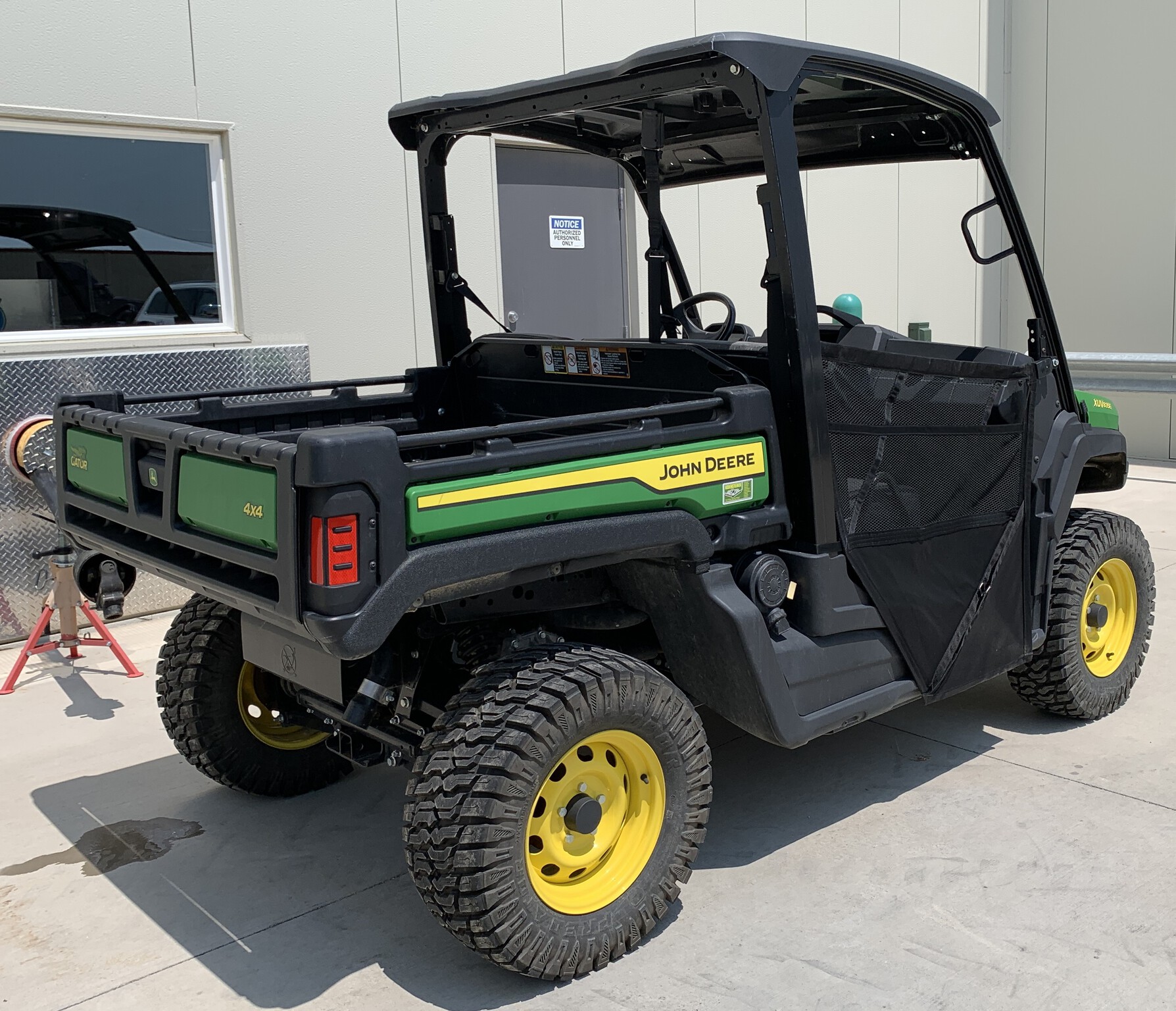 2023 John Deere XUV 835E Image 3