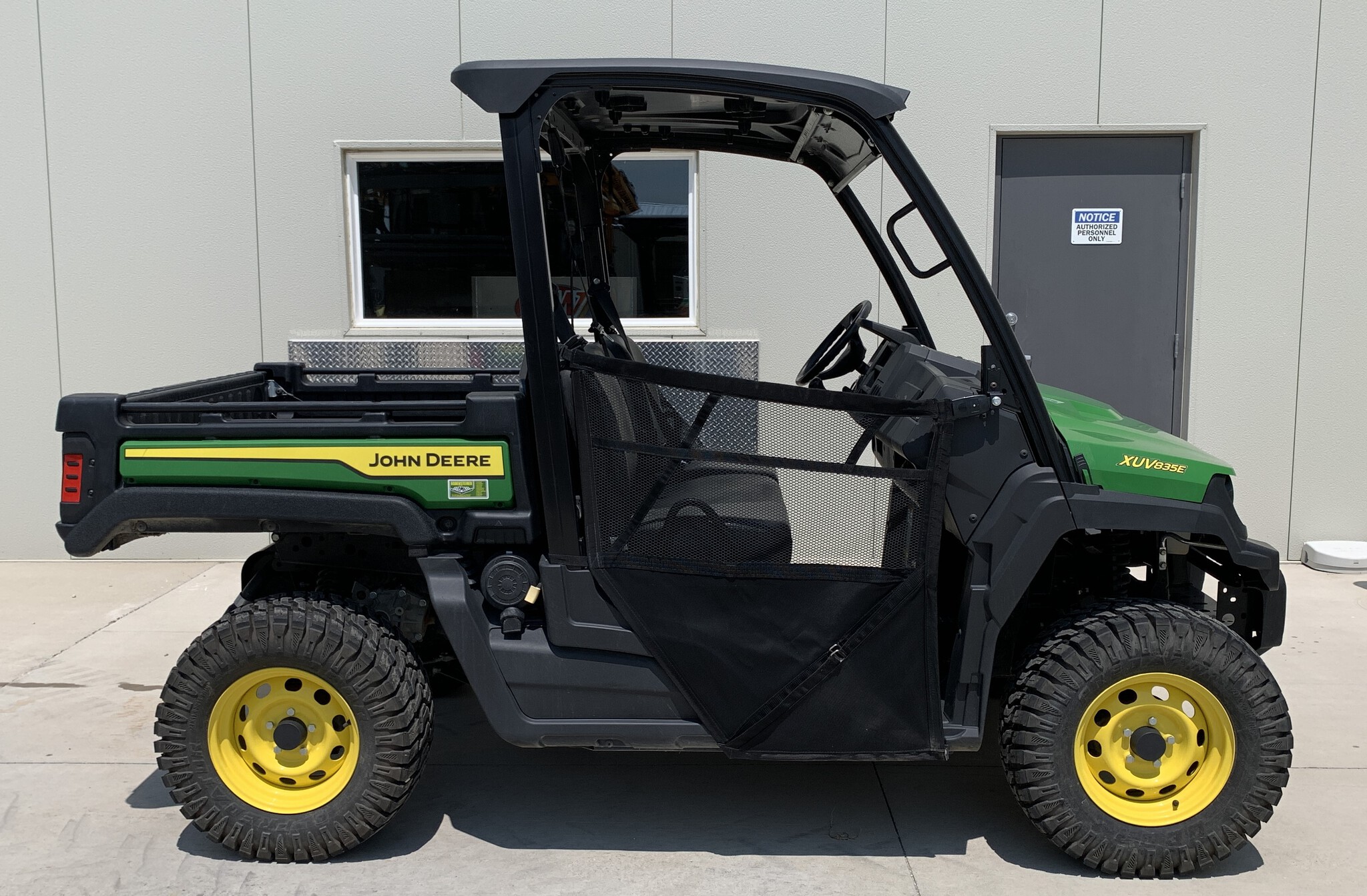 2023 John Deere XUV 835E Image 2