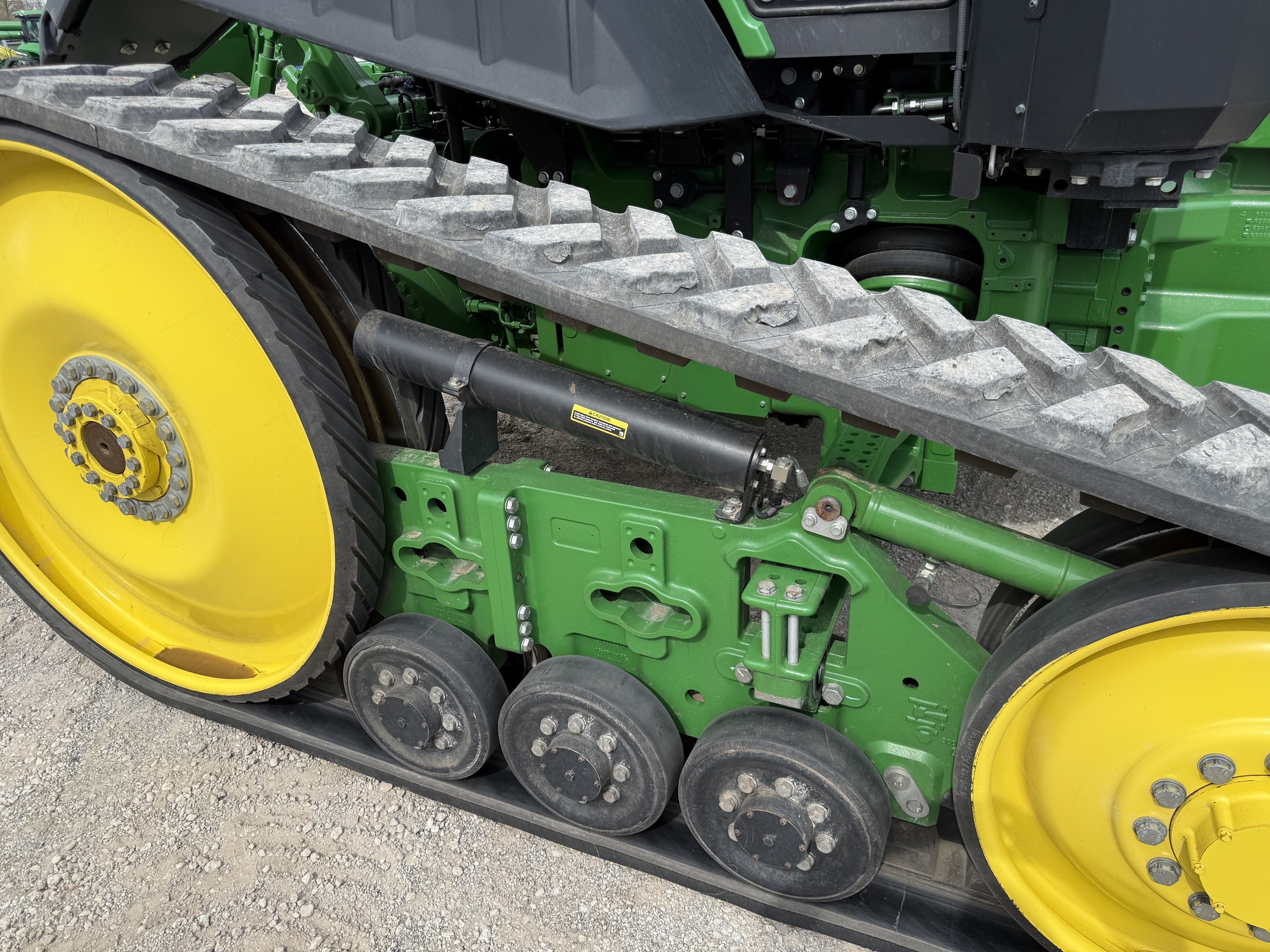  2022 John Deere 8RT 370 at Heritage Tractor in Pontiac, IL
