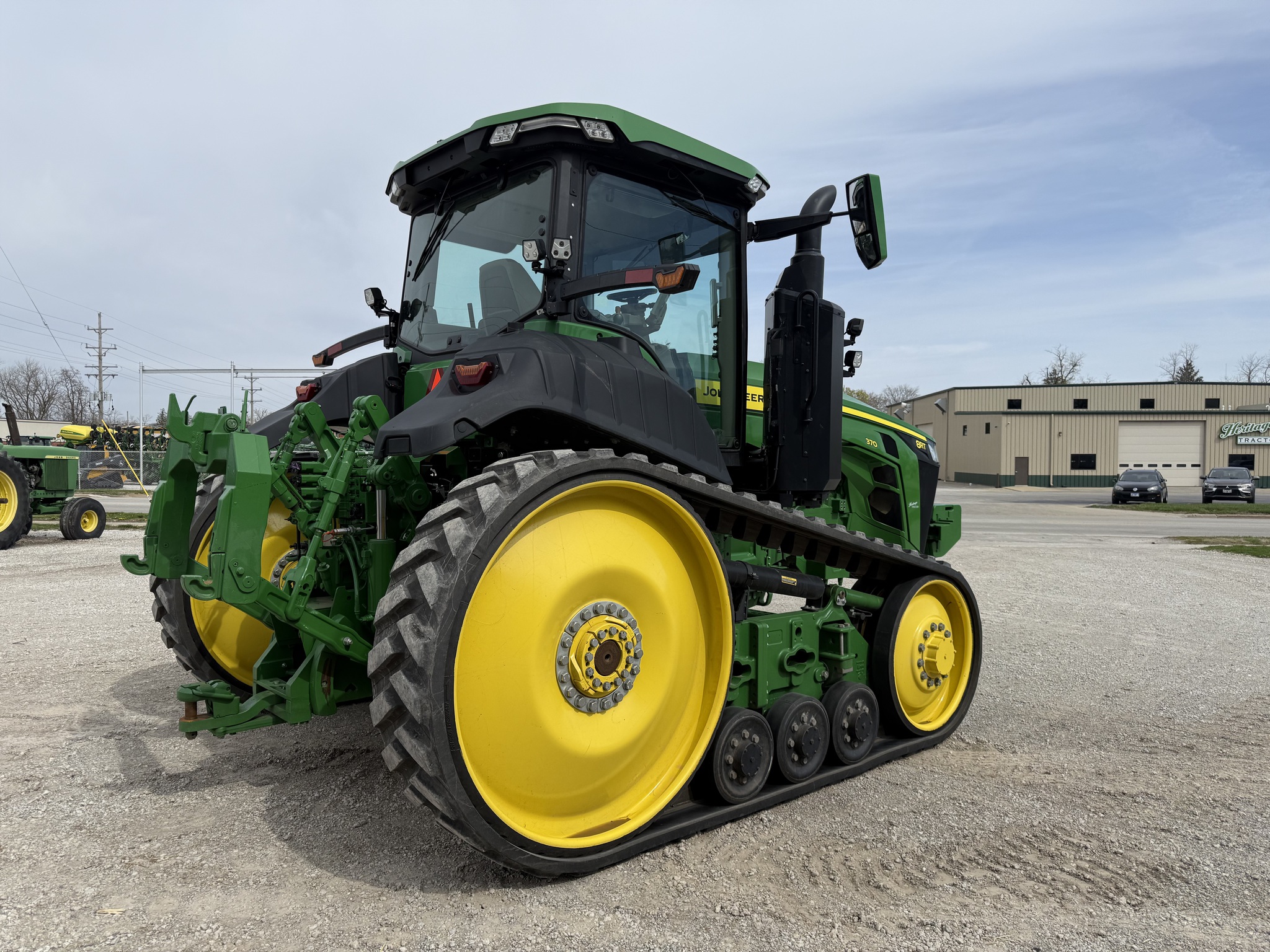  2022 John Deere 8RT 370 at Heritage Tractor in Pontiac, IL