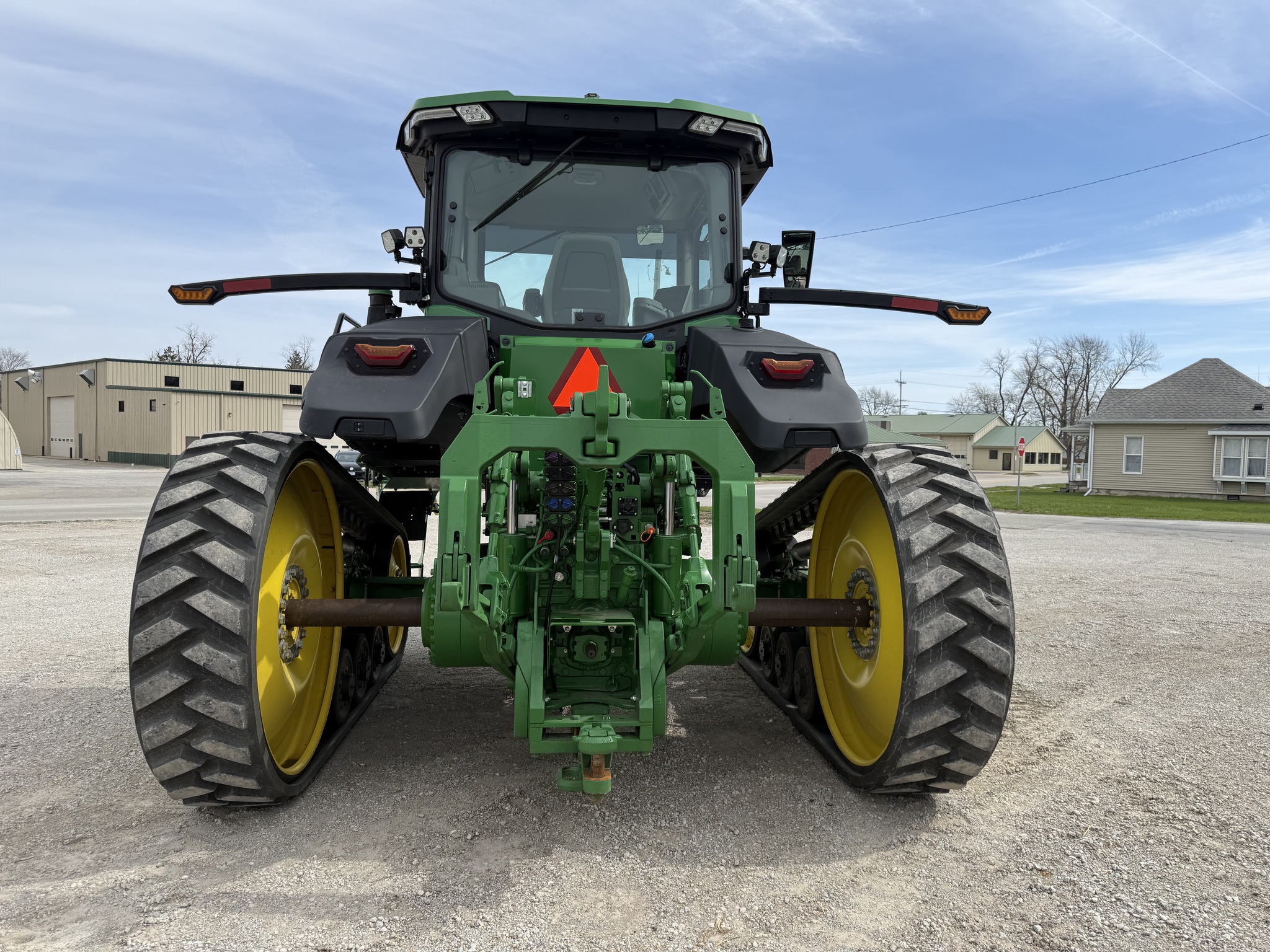  2022 John Deere 8RT 370 at Heritage Tractor in Pontiac, IL