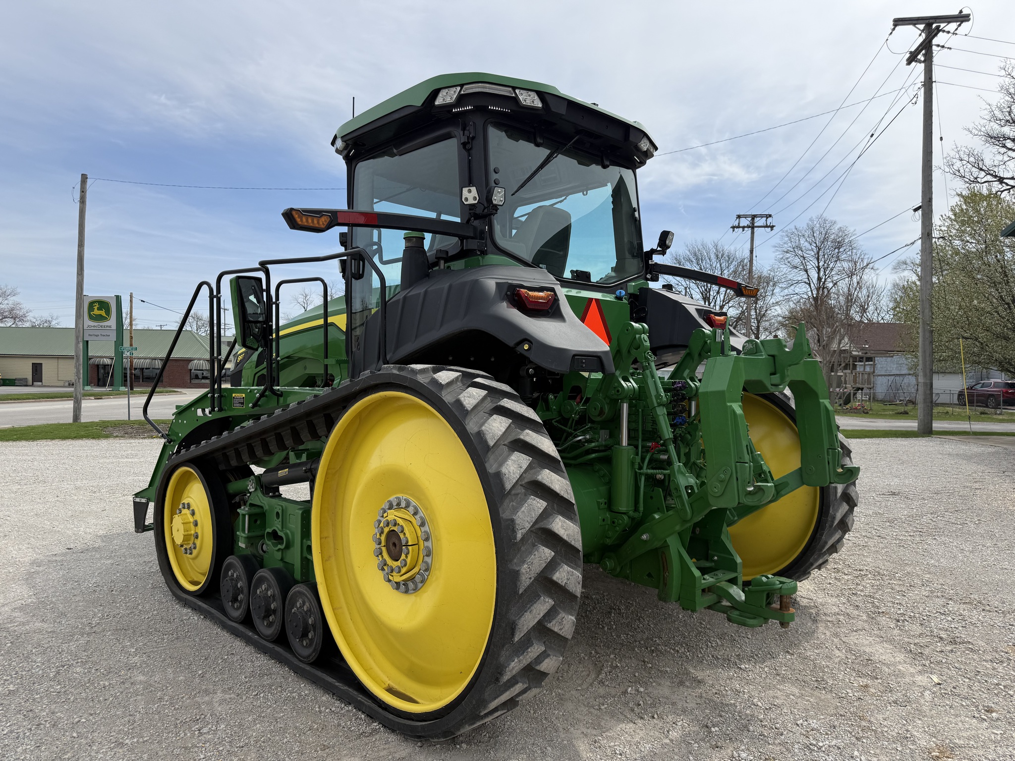  2022 John Deere 8RT 370 at Heritage Tractor in Pontiac, IL