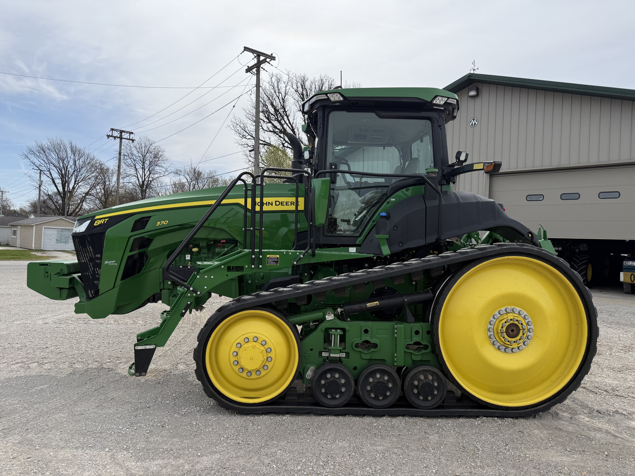  2022 John Deere 8RT 370 at Heritage Tractor in Pontiac, IL