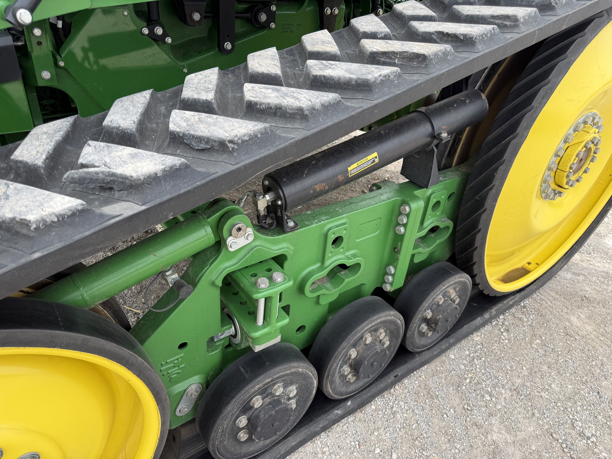  2022 John Deere 8RT 370 at Heritage Tractor in Pontiac, IL