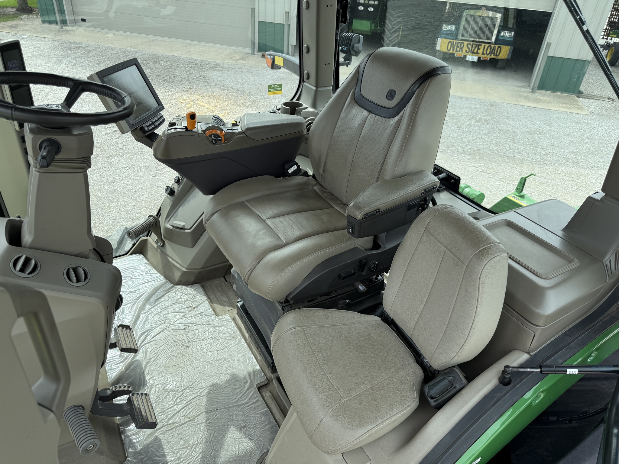  2022 John Deere 8RT 370 at Heritage Tractor in Pontiac, IL