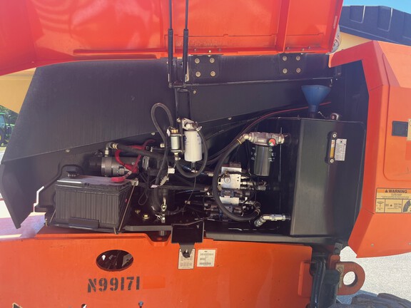 2017 JLG 660SJ