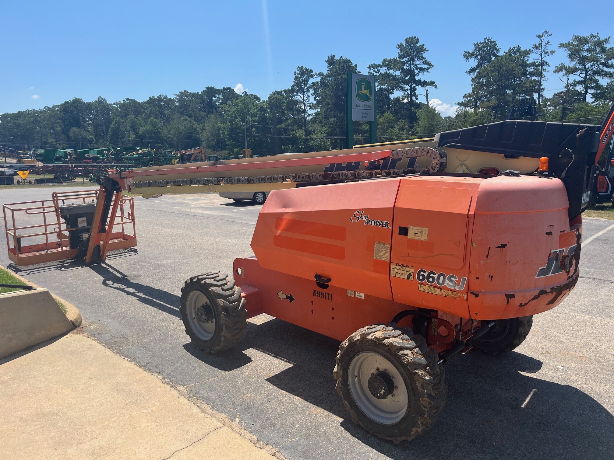 2017 JLG 660SJ Image 3