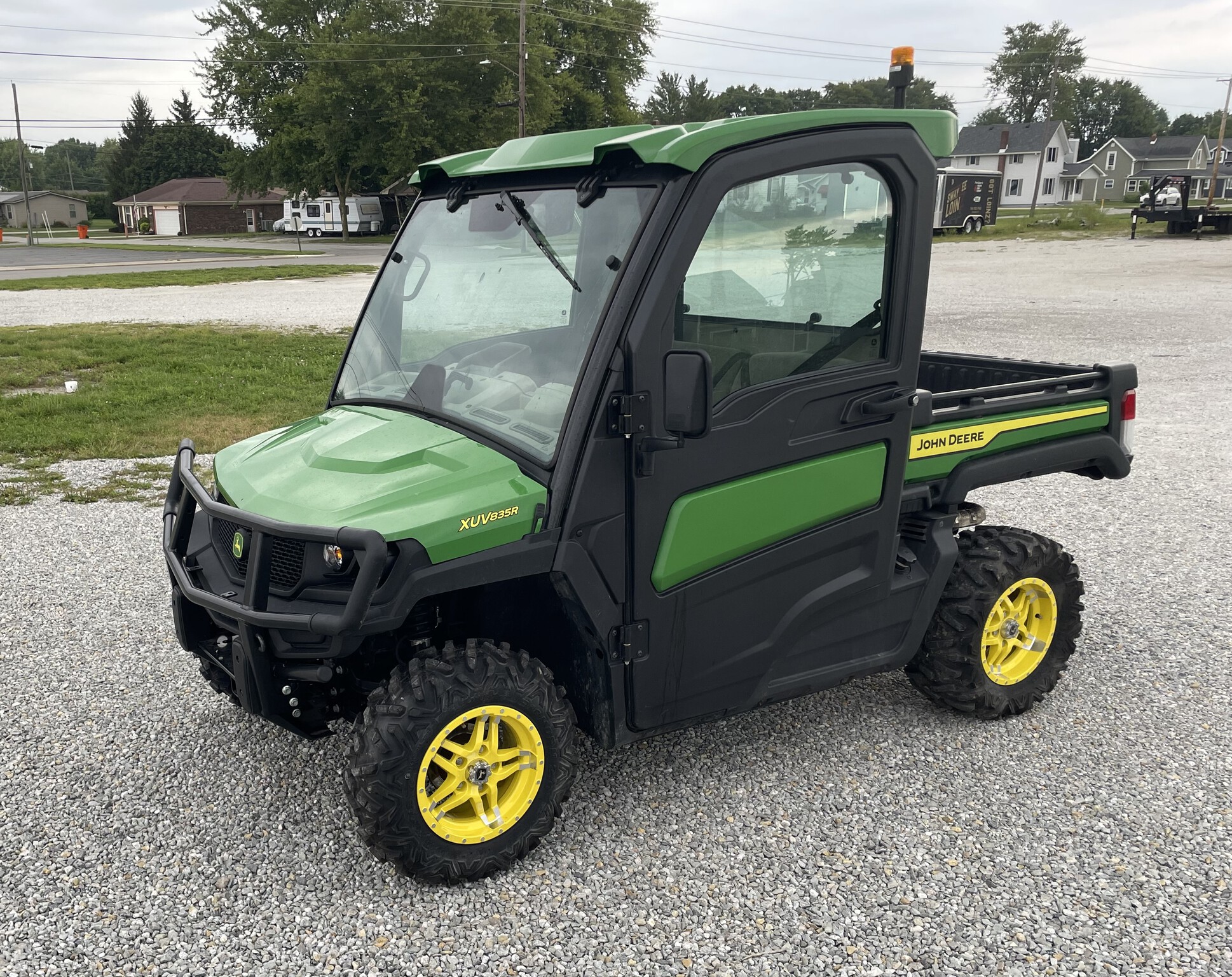 2022 John Deere XUV 835R Image 1