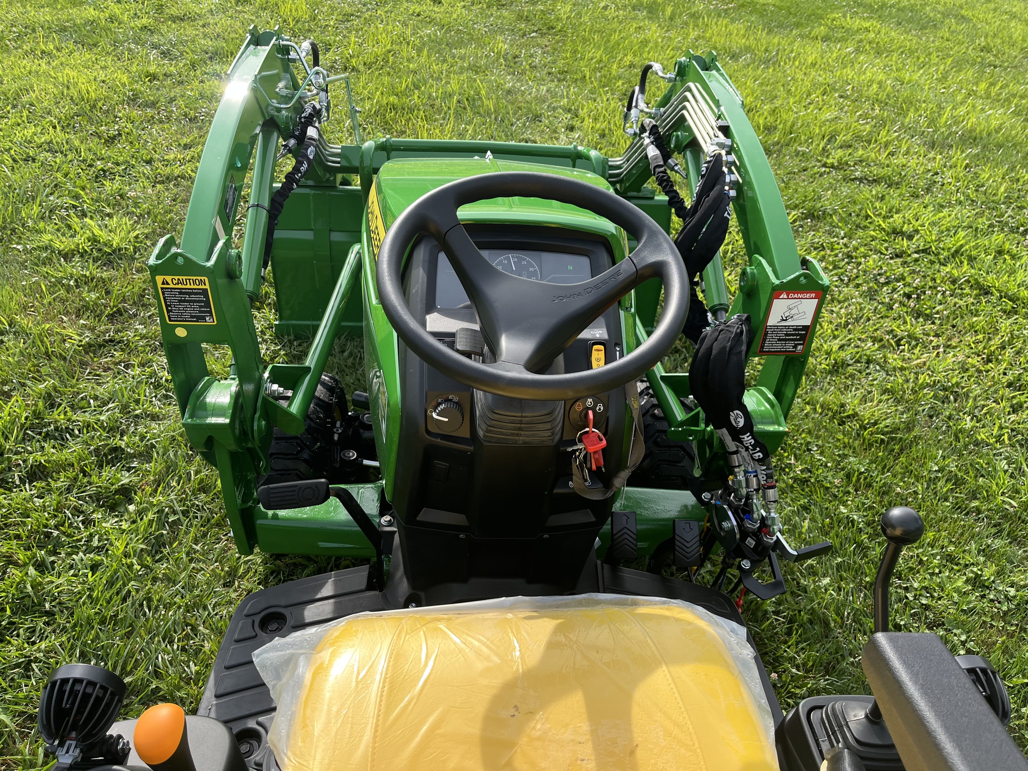 2025 John Deere 1025R Image 6