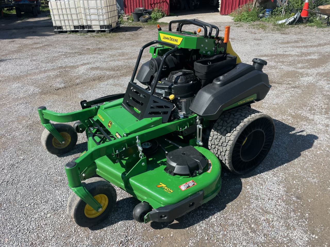 2025 John Deere q820 Image 2