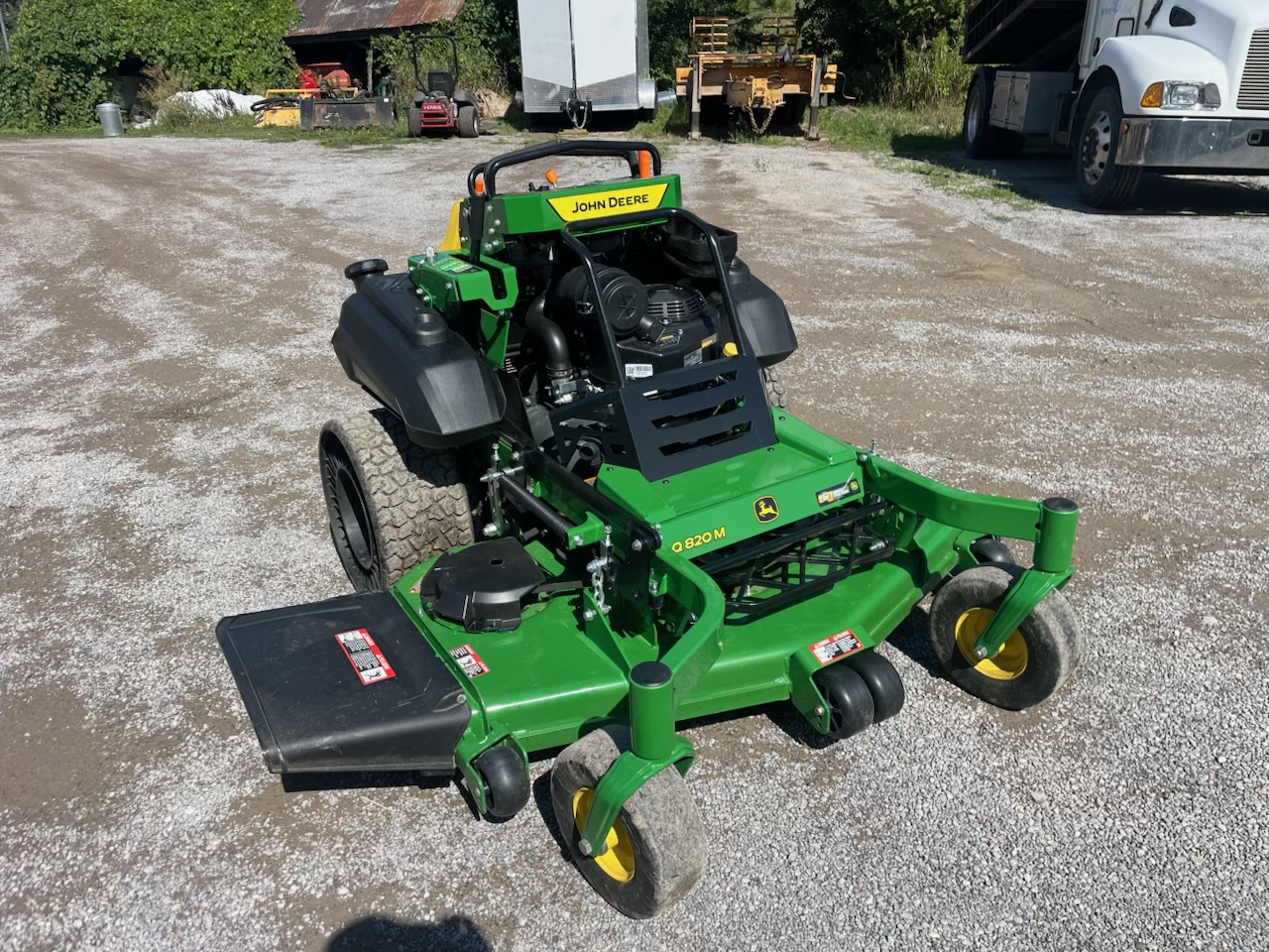 2025 John Deere q820 Image 1