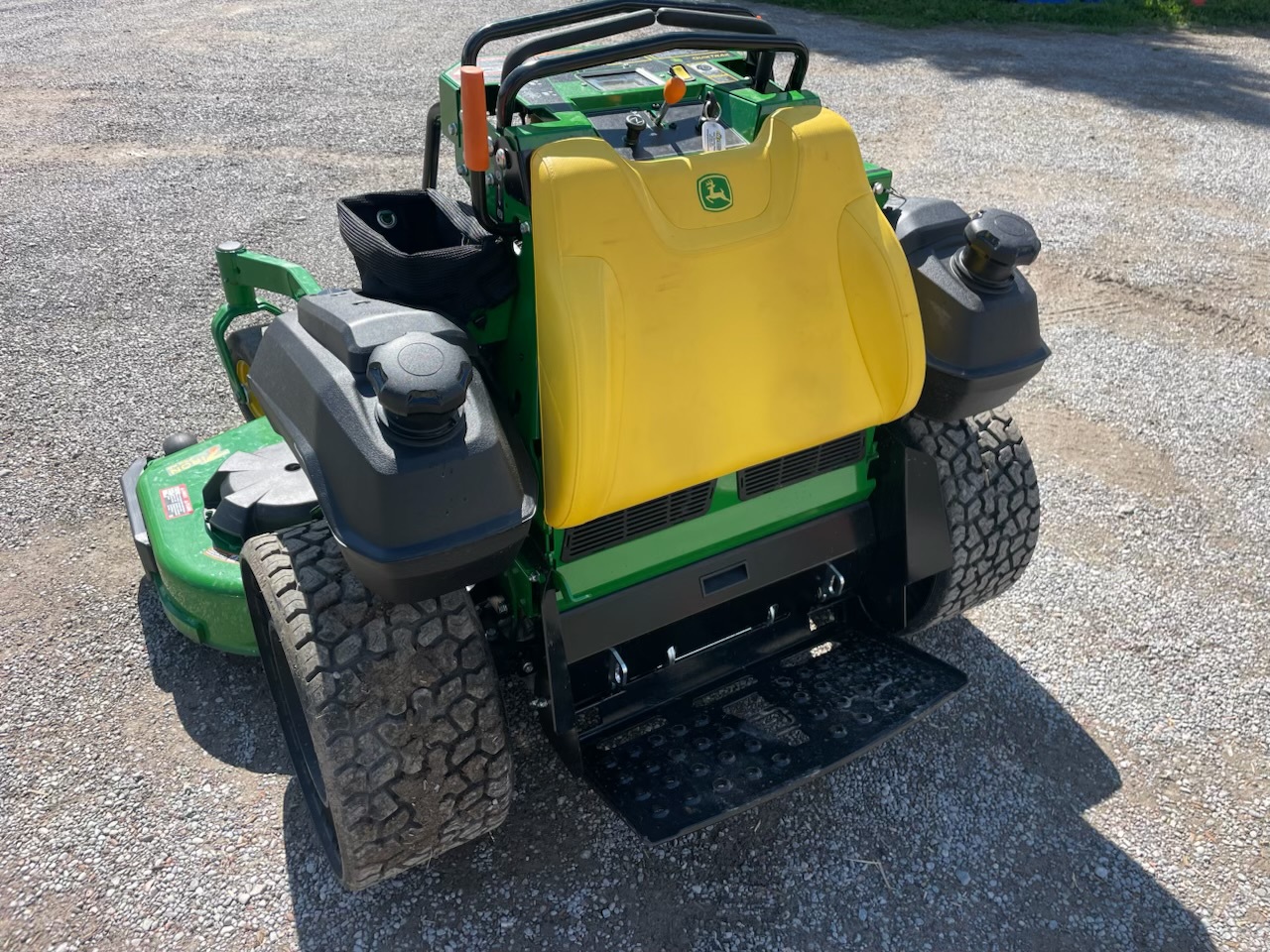 2025 John Deere q820 Image 3