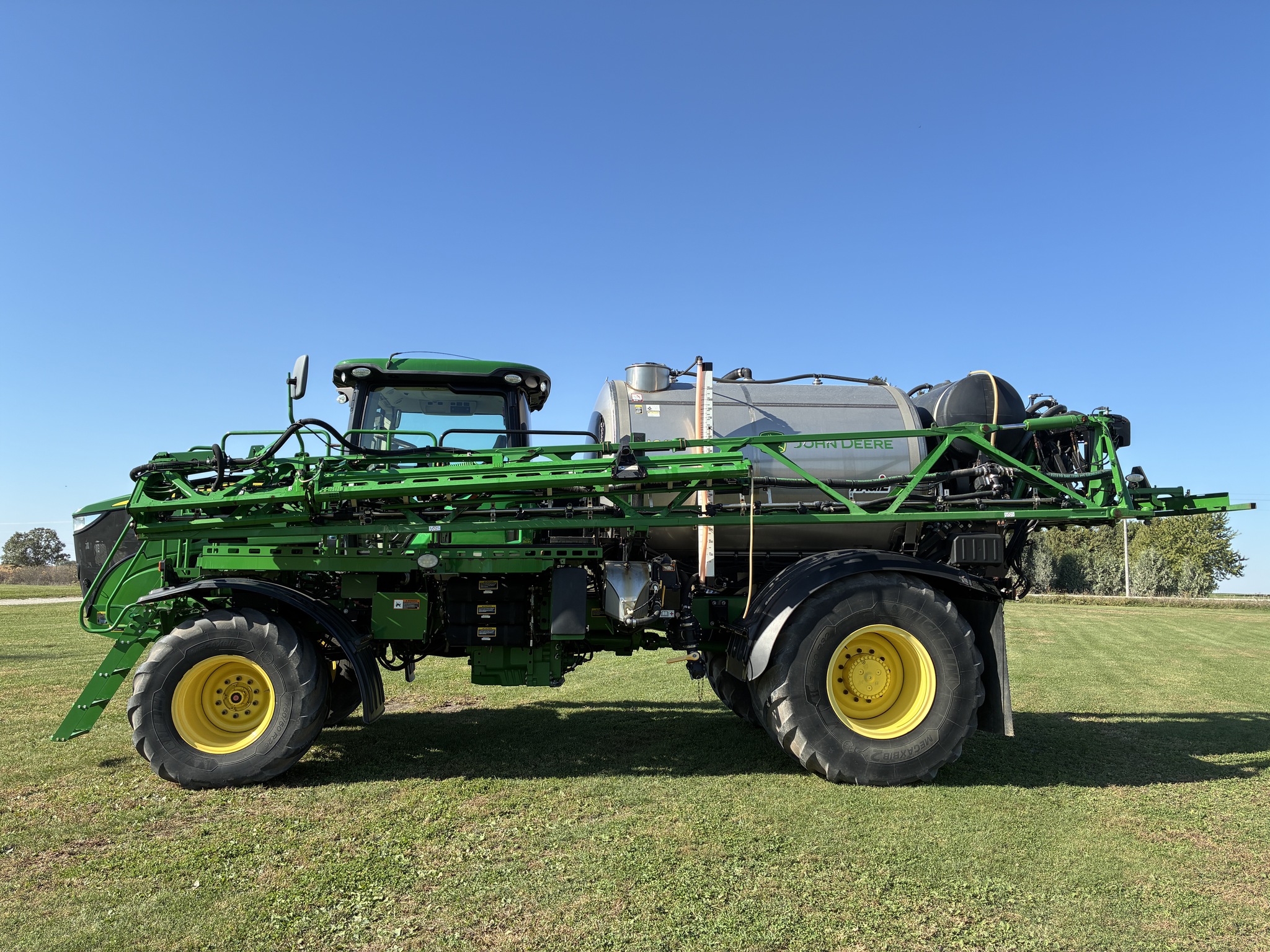 2019 John Deere F4365 Image 2