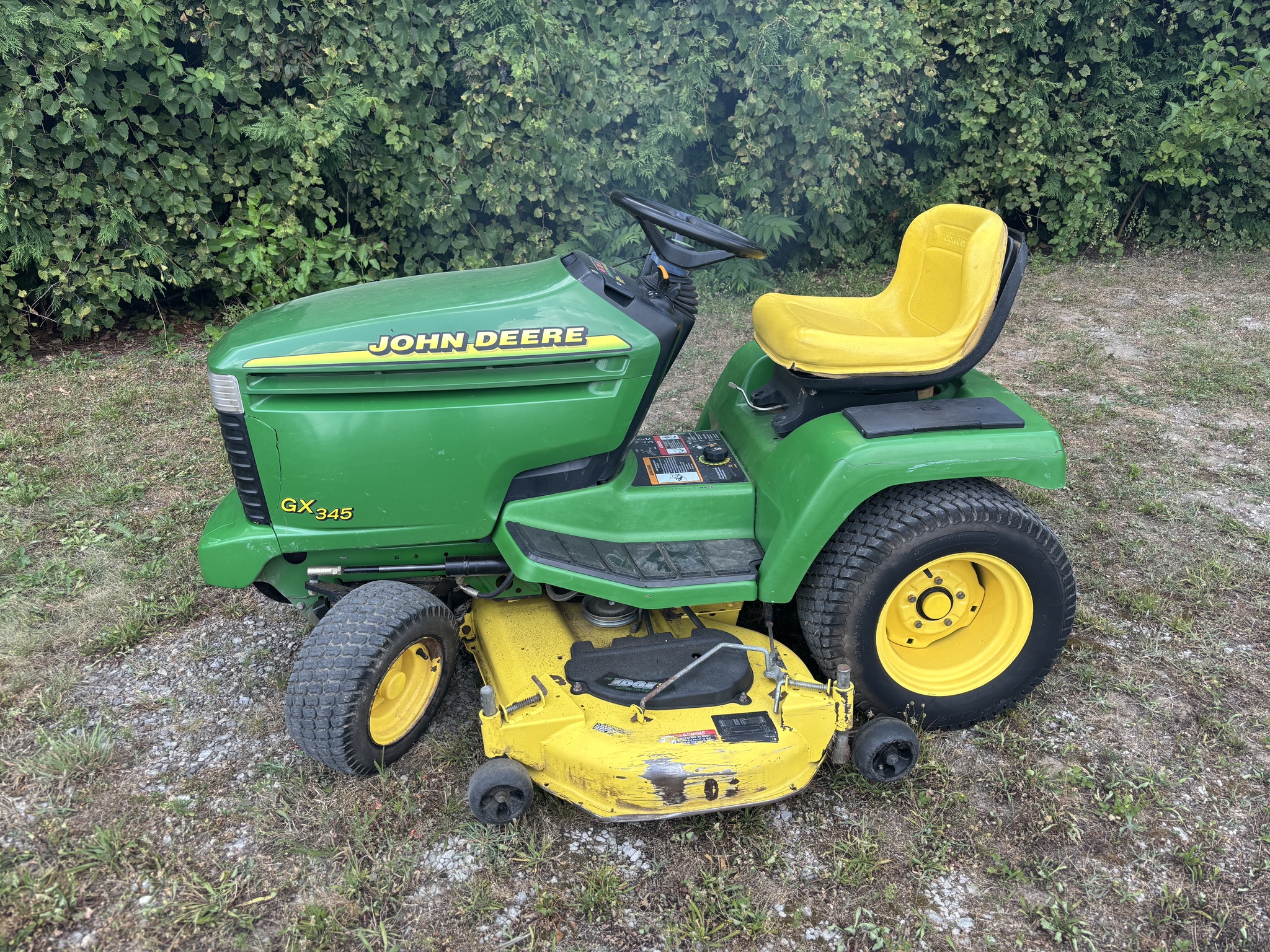 John Deere GX345 Image 1