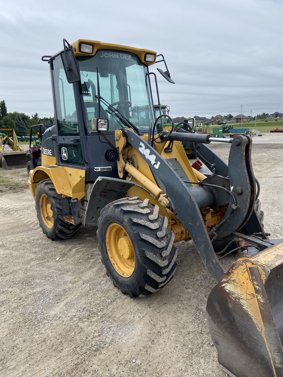 2011 John Deere 244J Image 3
