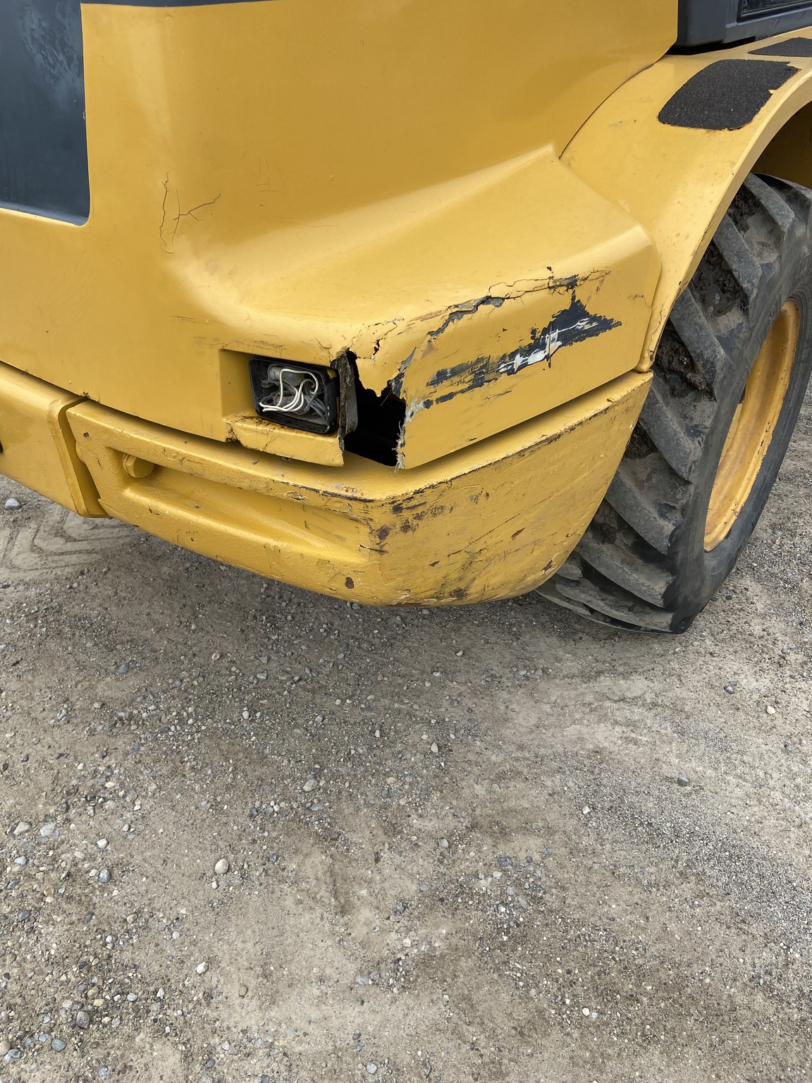 2011 John Deere 244J Image 7