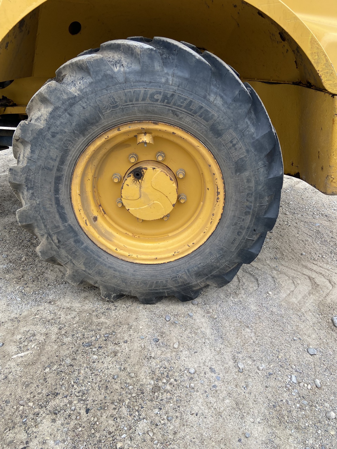 2011 John Deere 244J Image 8
