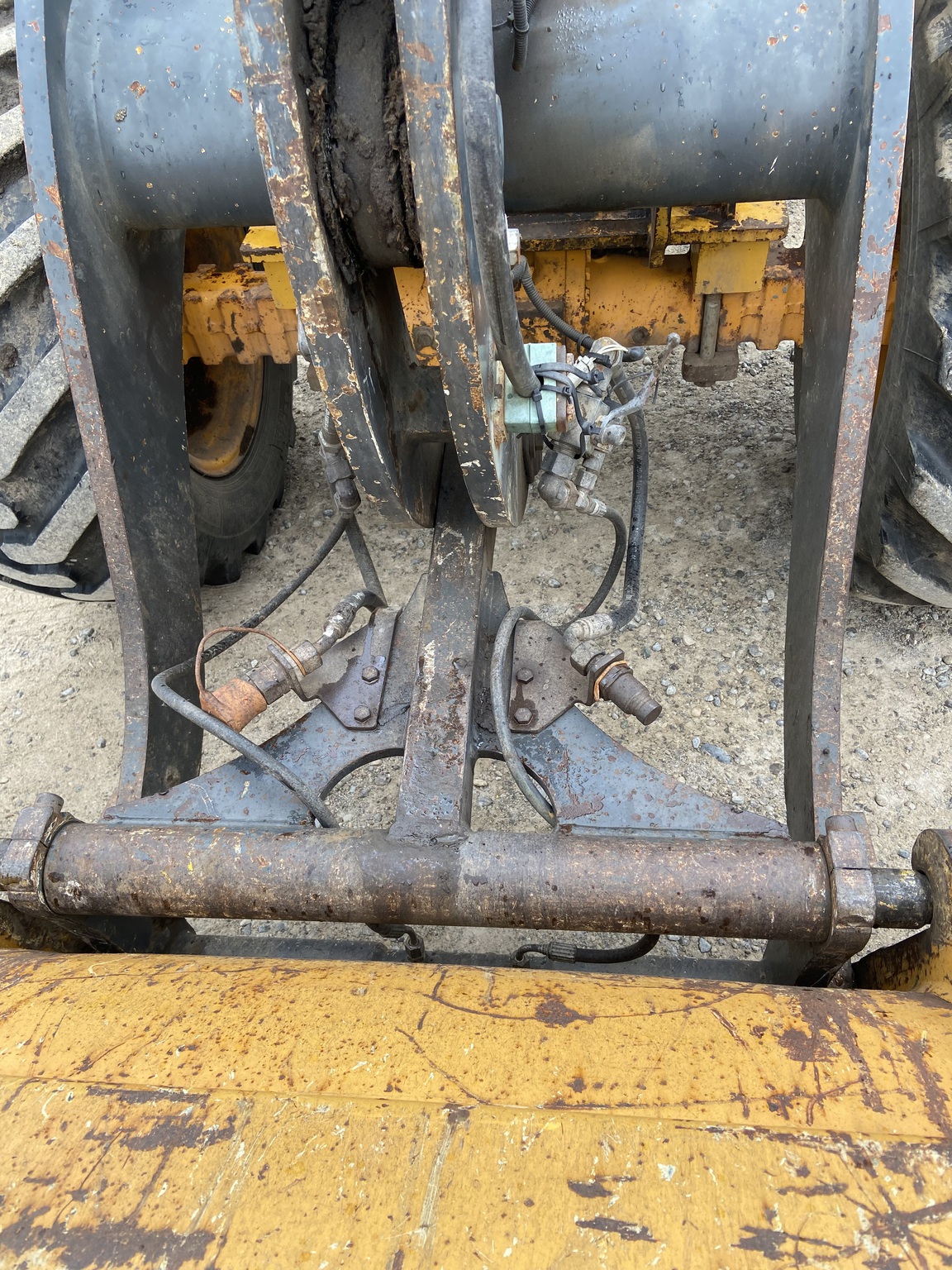 2011 John Deere 244J Image 10
