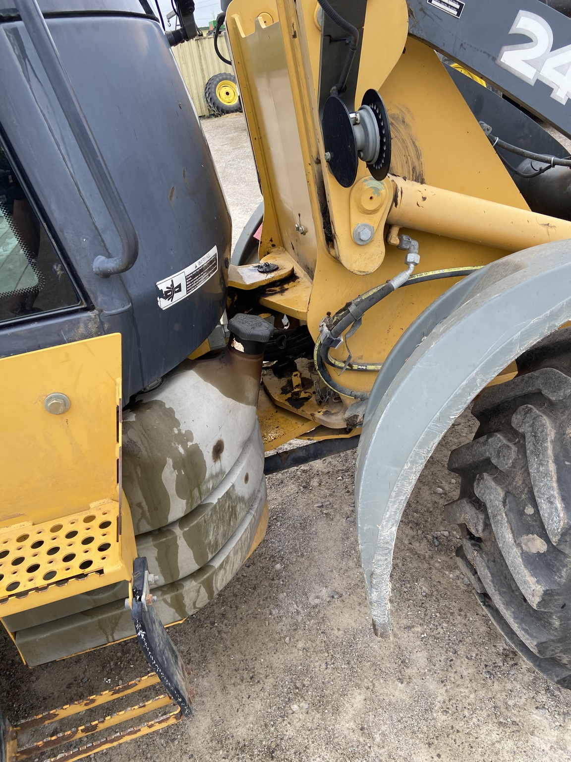2011 John Deere 244J Image 11