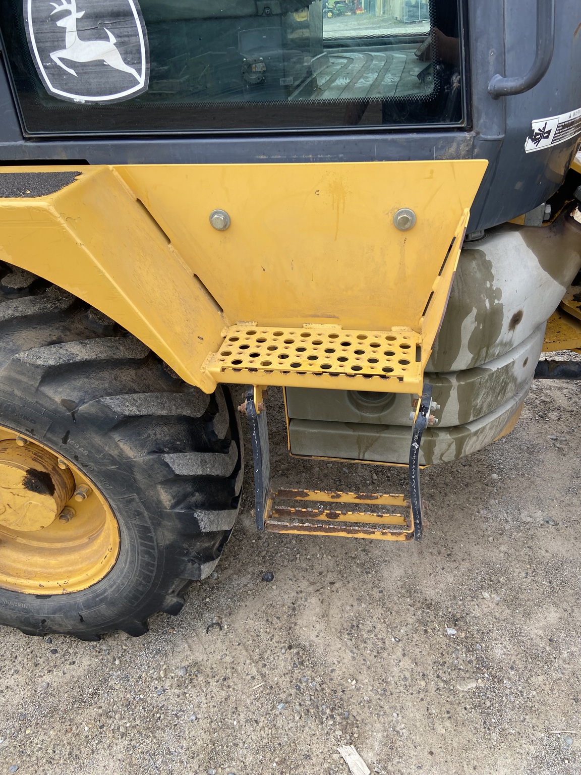 2011 John Deere 244J Image 12