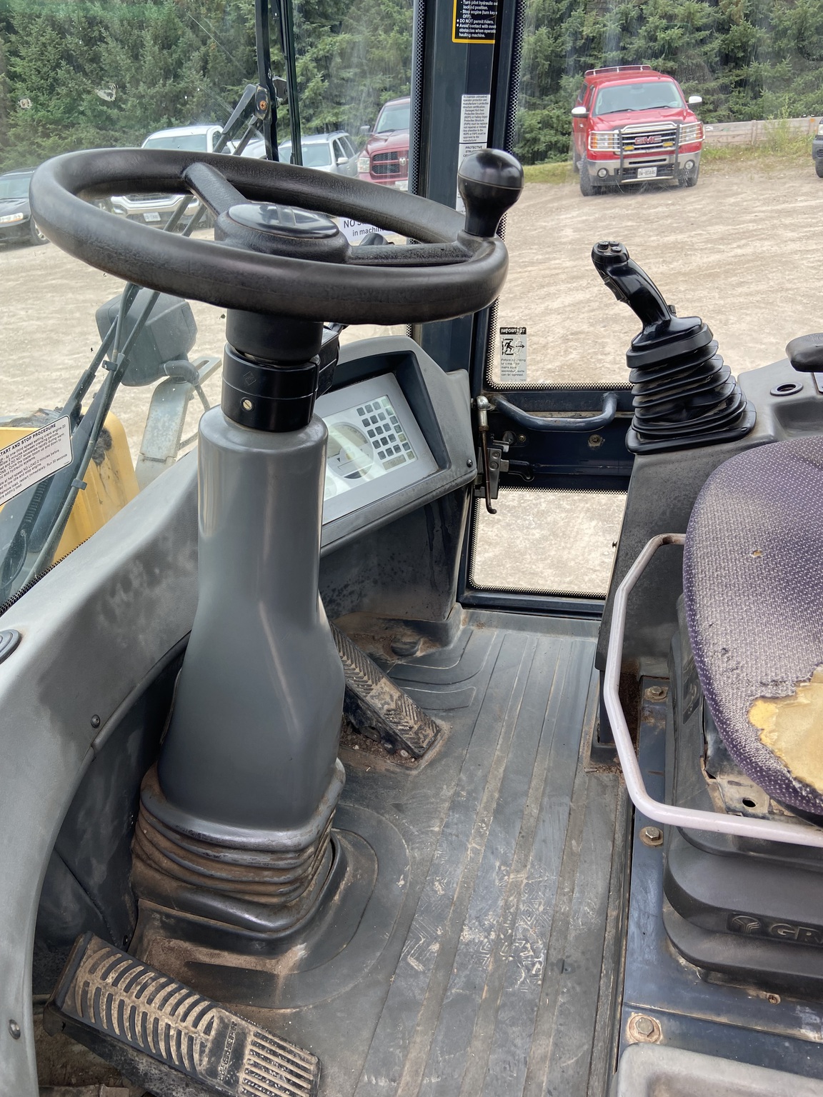 2011 John Deere 244J Image 18